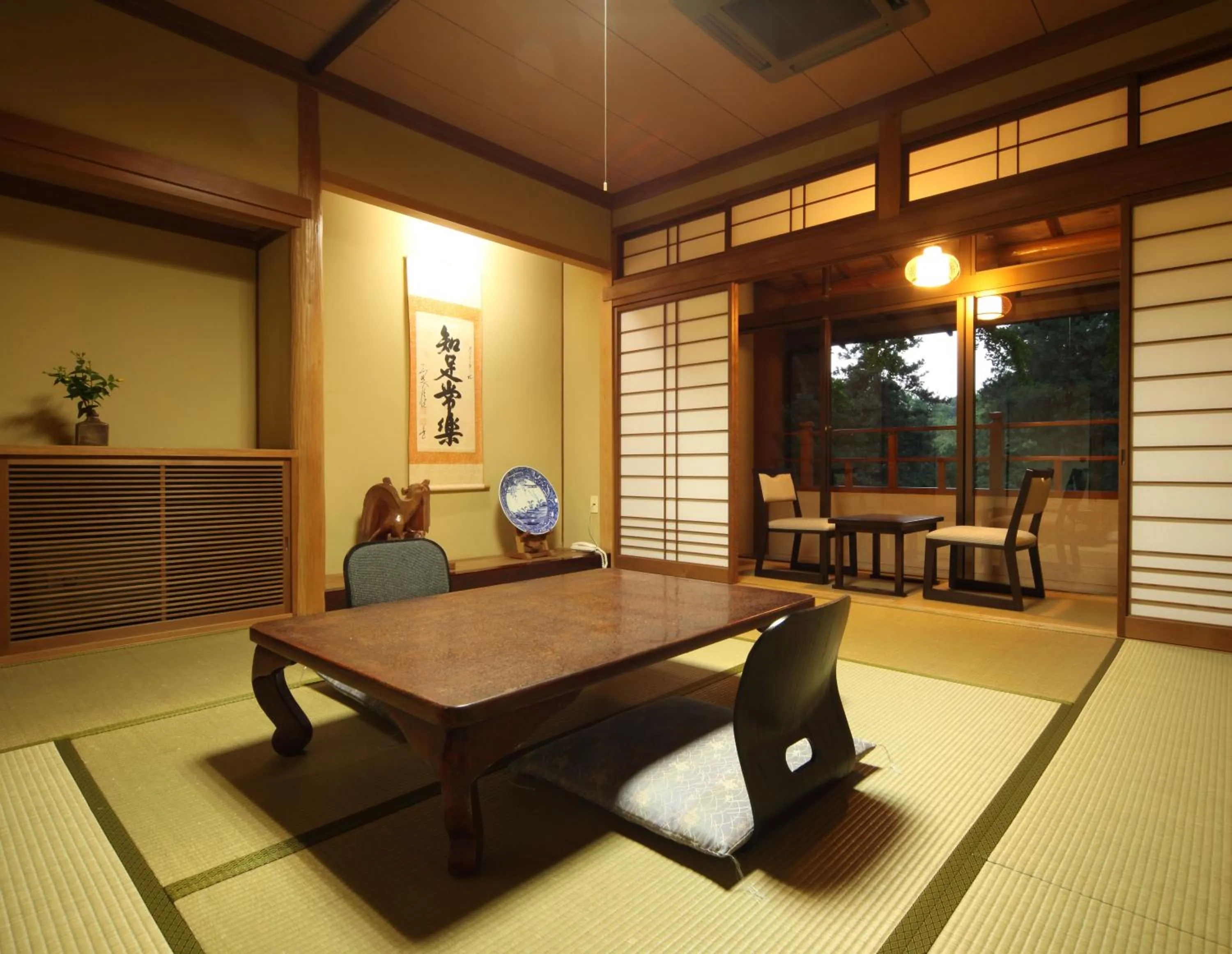 Photo of the whole room in Ryokan Koyokan