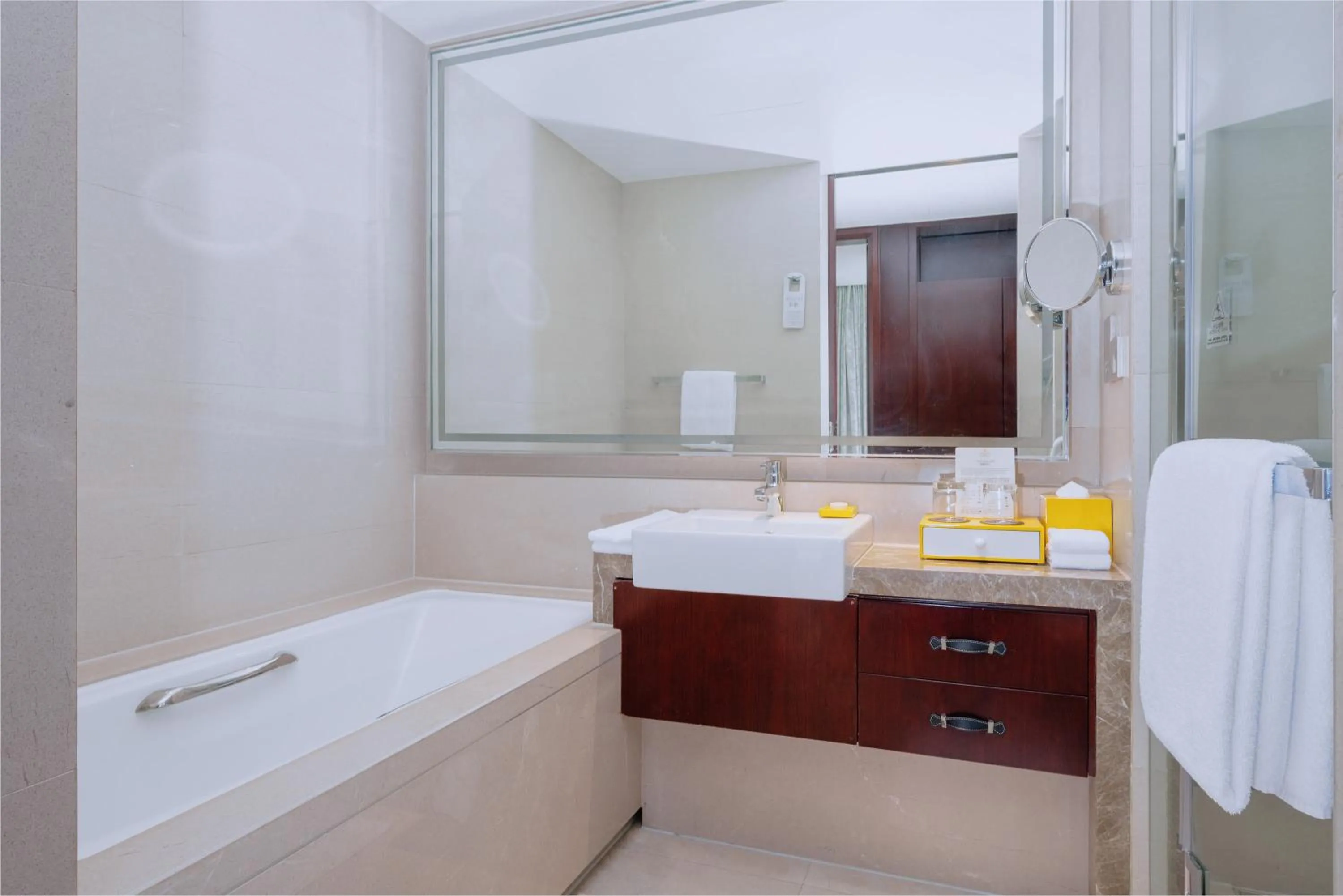 Photo of the whole room in Pan Pacific Ningbo