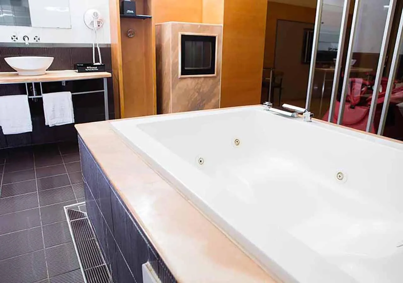 Royal Group Motel Chien Kuo Branch