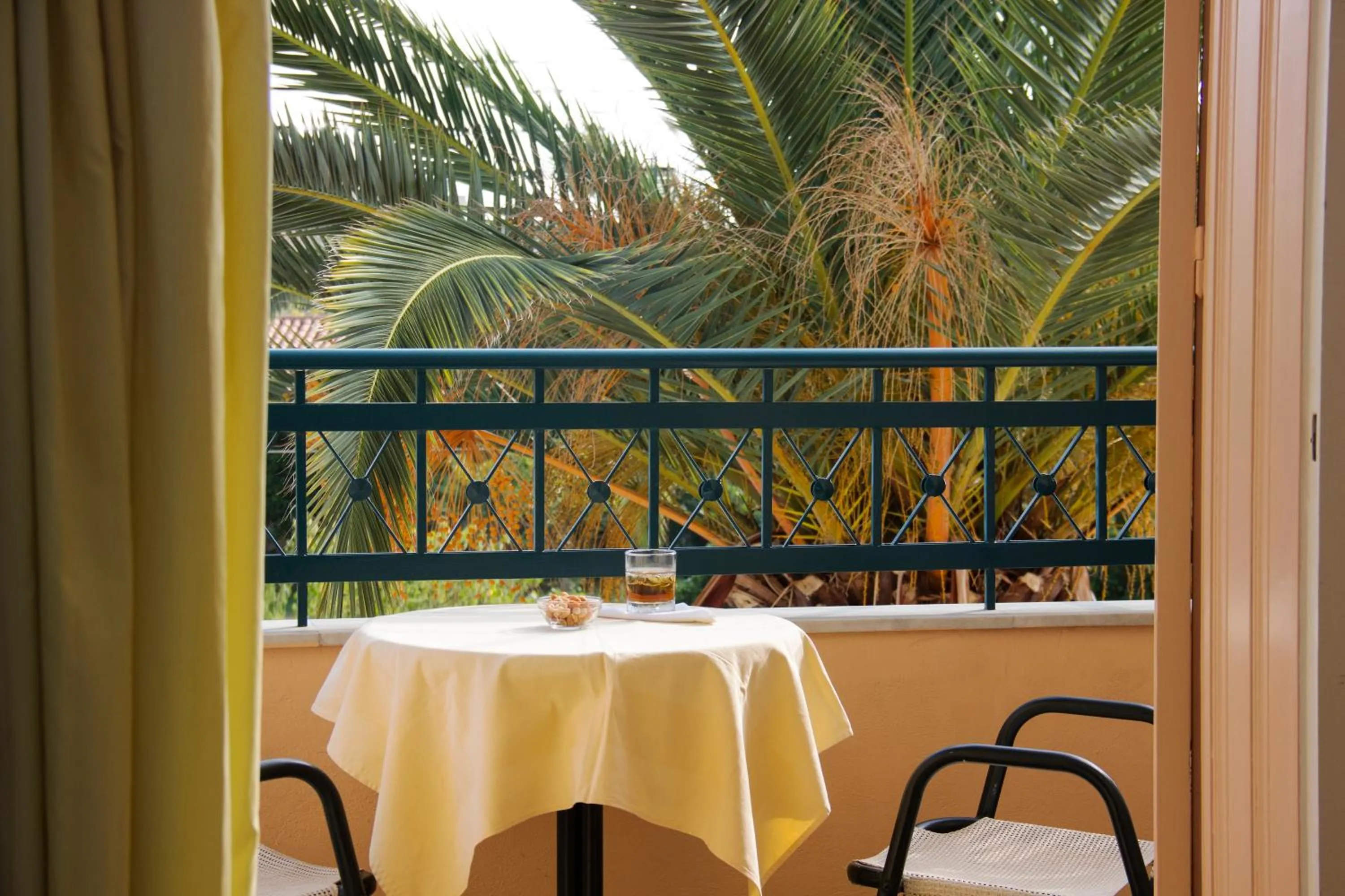 Balcony/Terrace in Lefktron Hotel