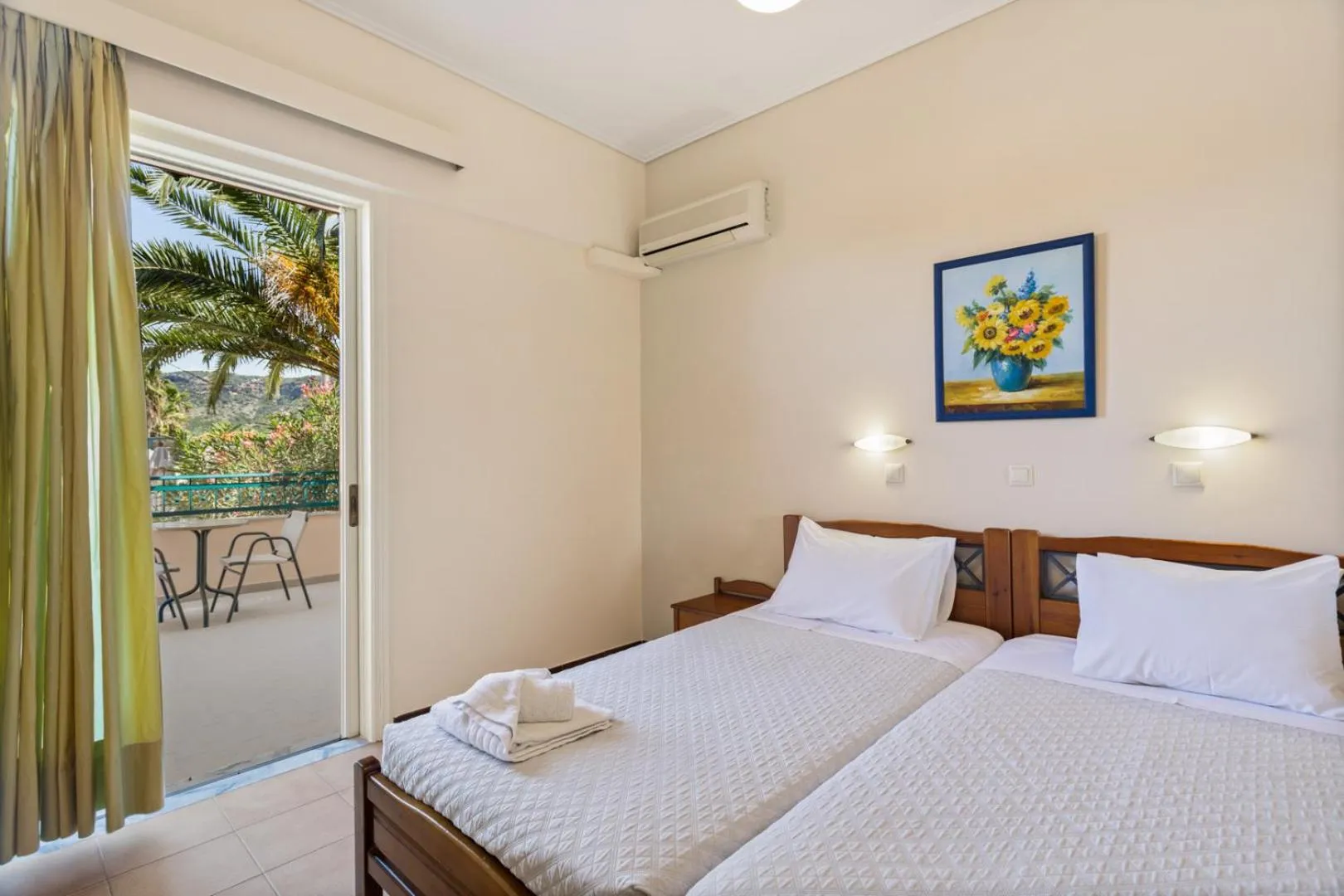 Photo of the whole room, Bed in Lefktron Hotel