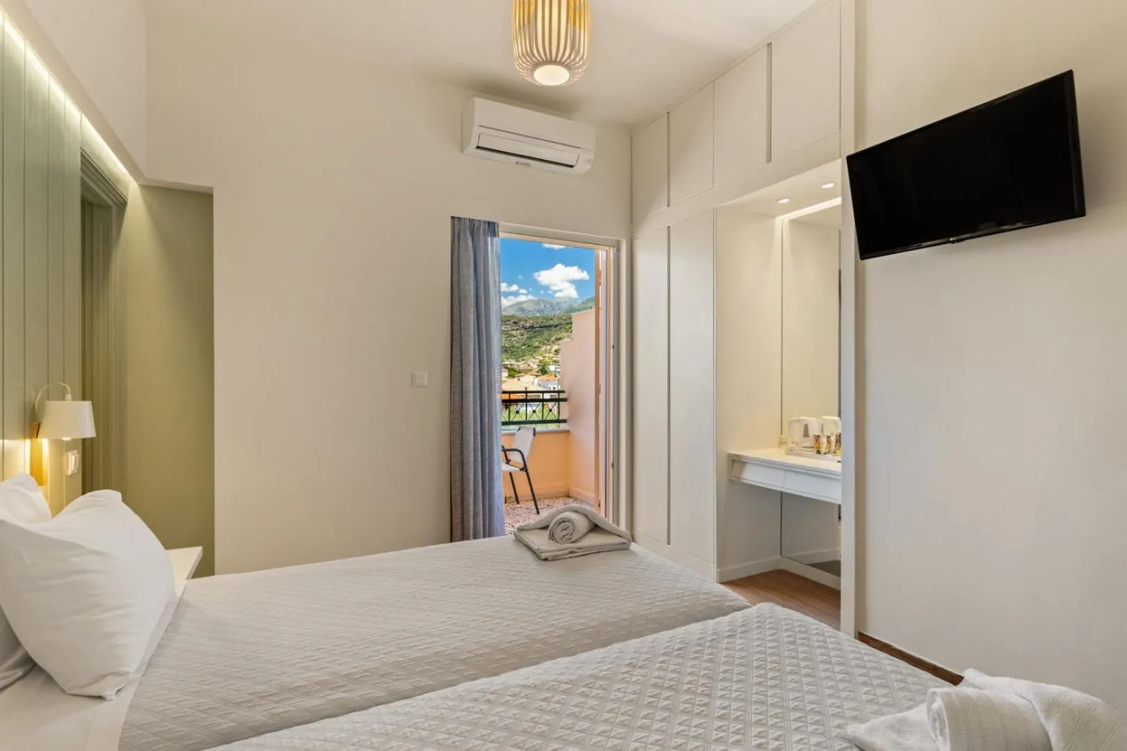 Photo of the whole room, Bed in Lefktron Hotel