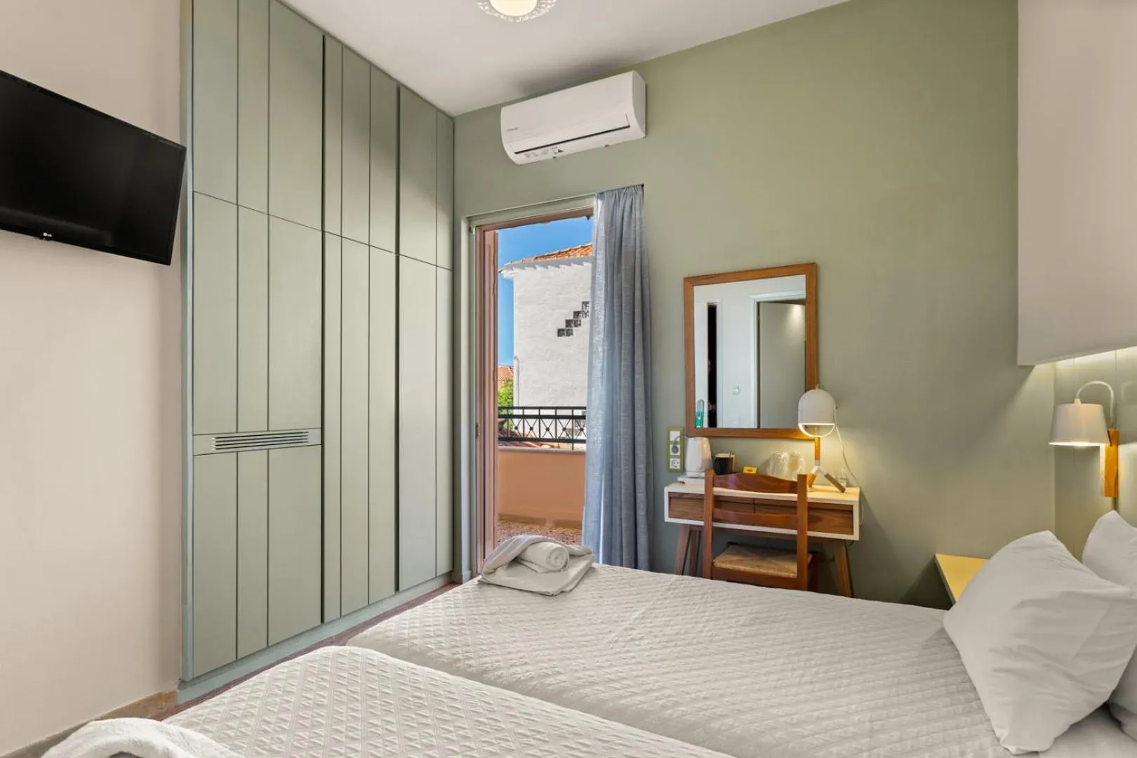 Photo of the whole room, Bed in Lefktron Hotel