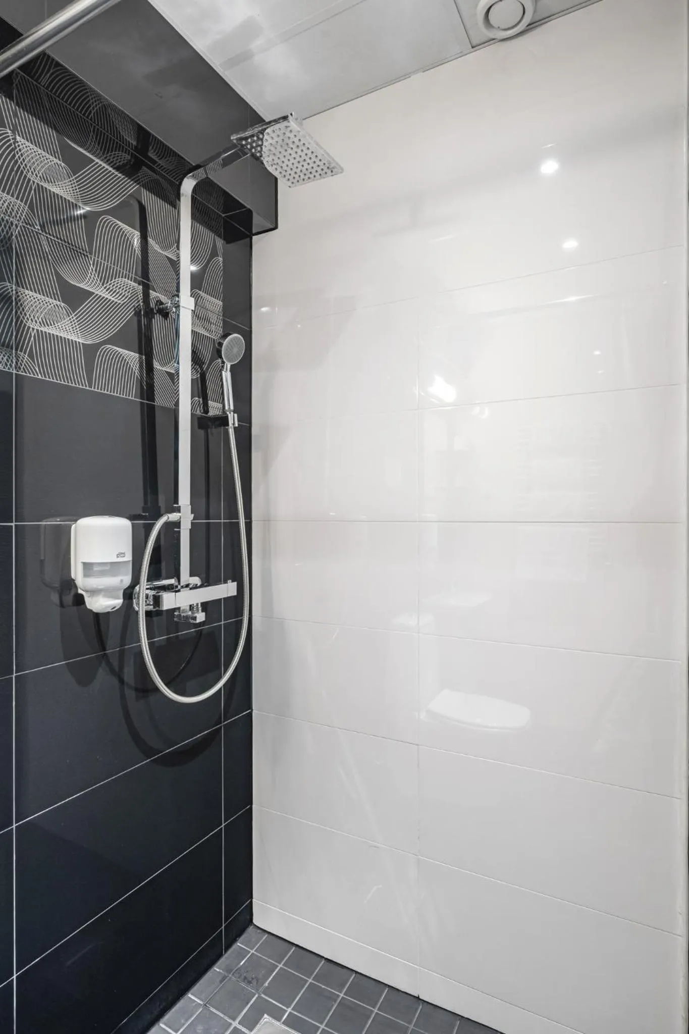 Shower in Stockholm Inn Hotel