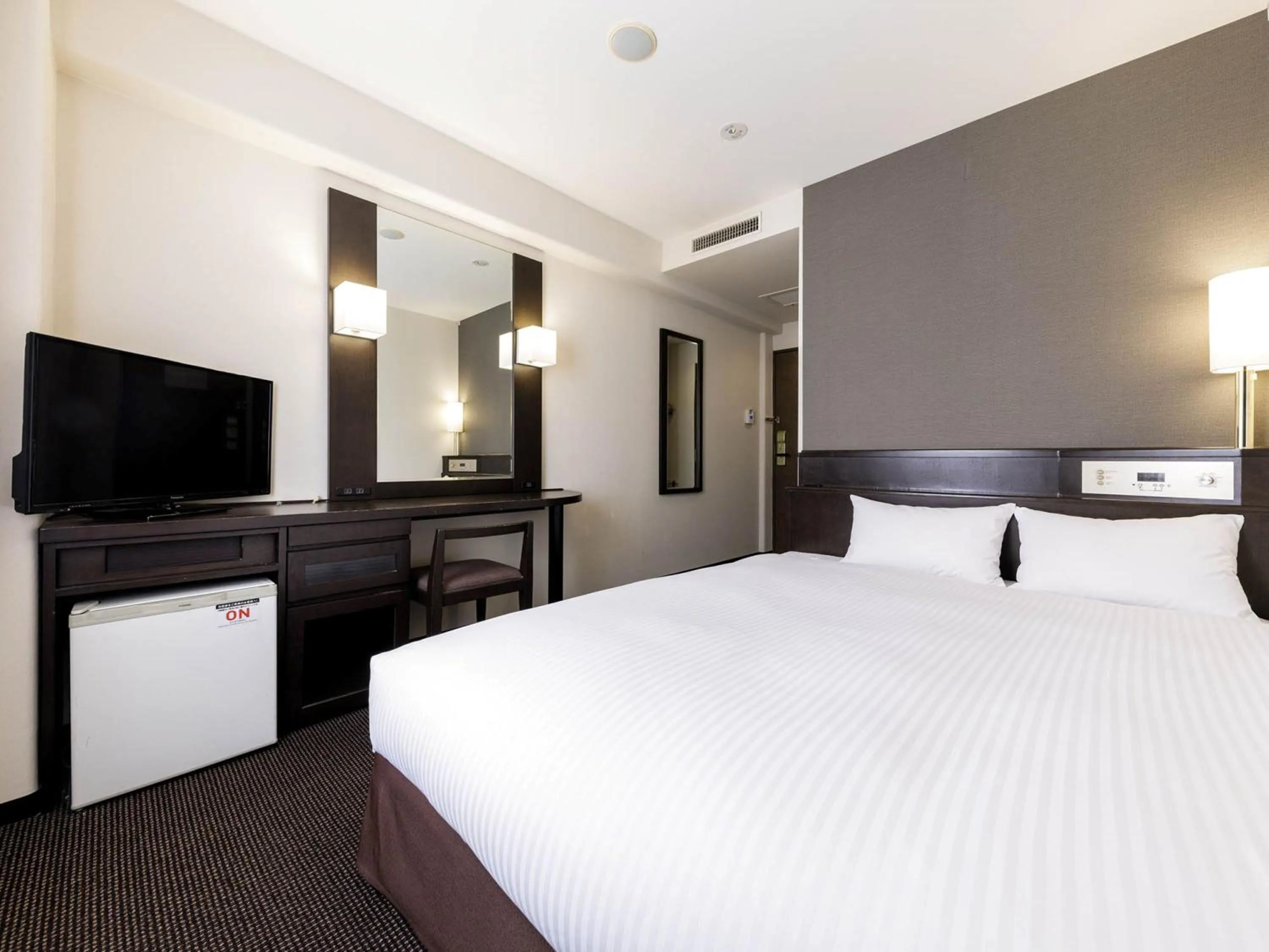 Bed in Nishitetsu Inn Kokura