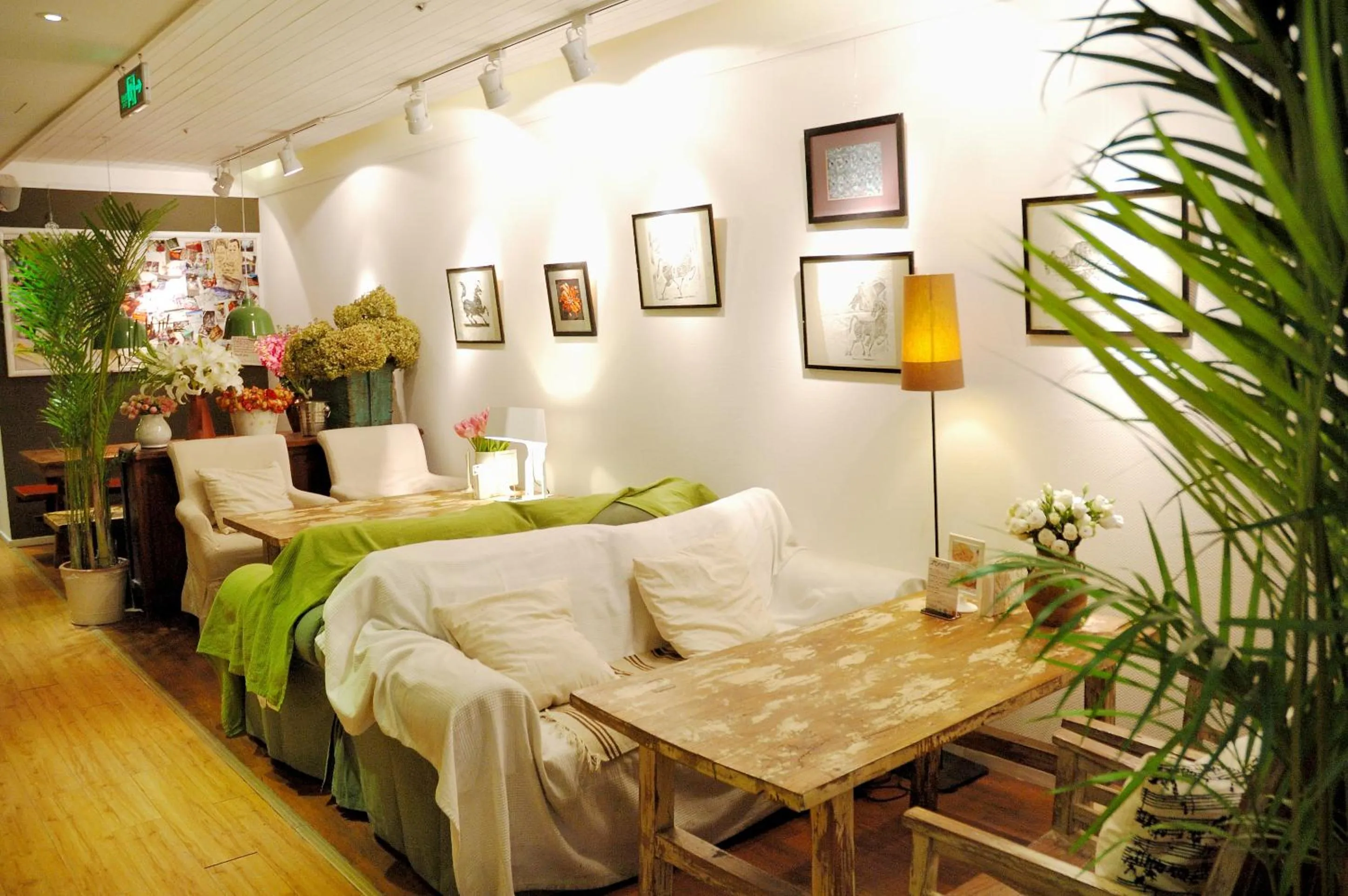 Bed in Peking Garden Youth Hostel-Houhai&Nanluoguxiang&Drum tower-Cafe&Bar&Movie night&Social area&Rooftop