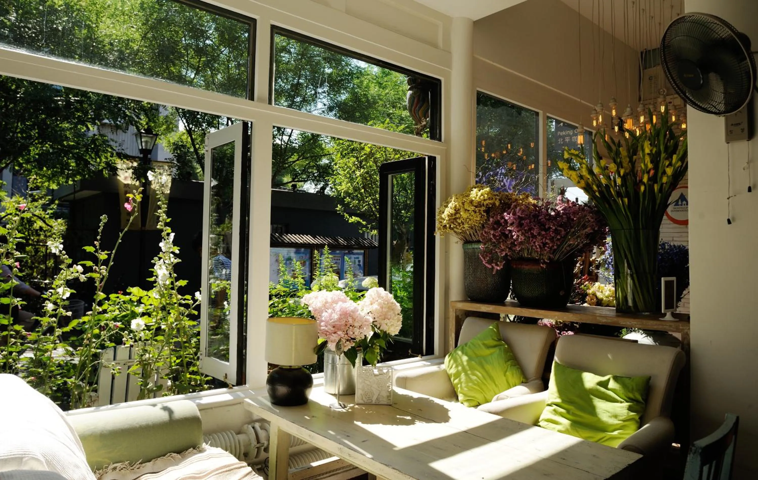 Peking Garden Youth Hostel-Houhai&Nanluoguxiang&Drum tower-Cafe&Bar&Movie night&Social area&Rooftop