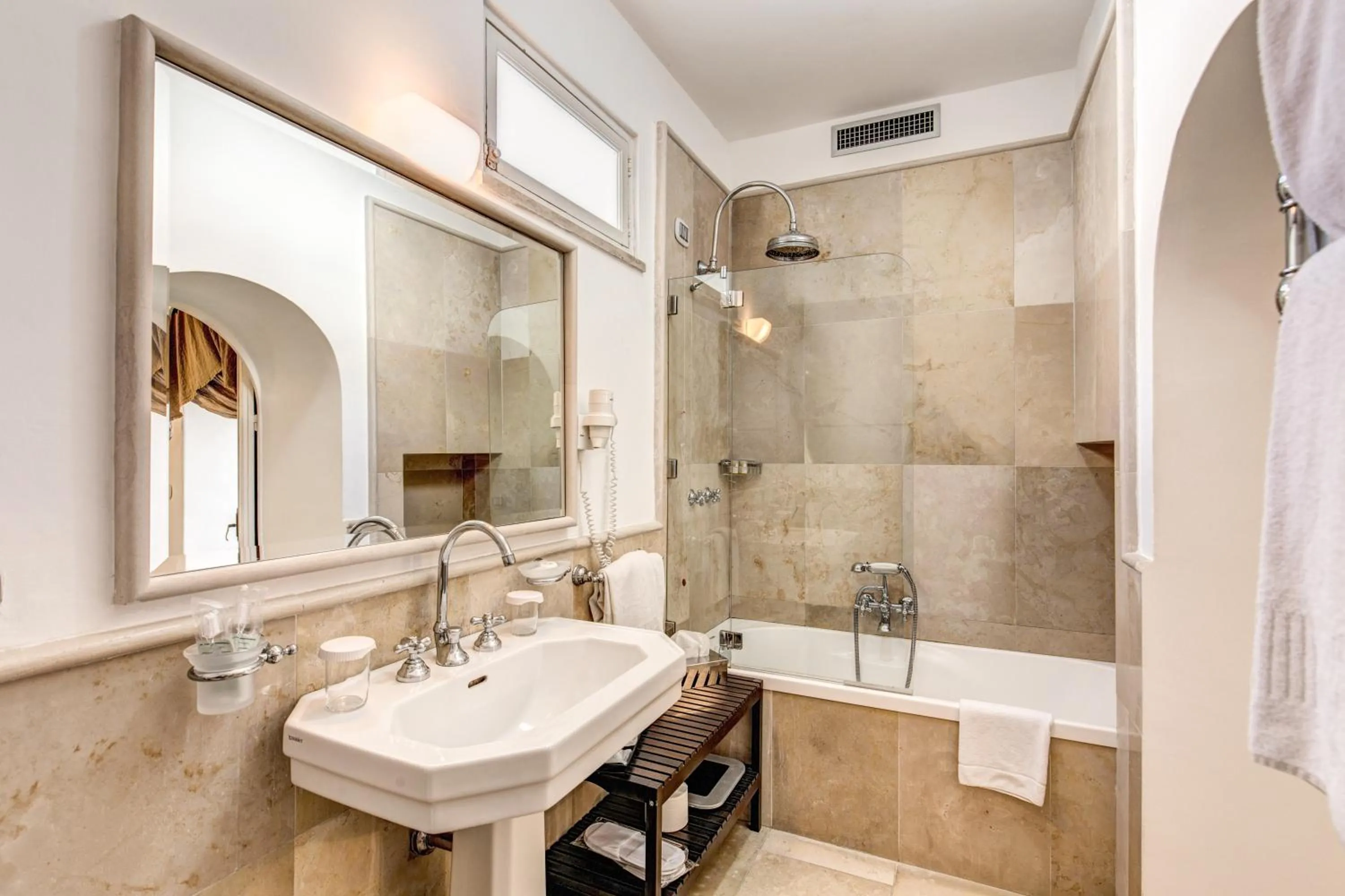 Bathroom in Villa Calypso