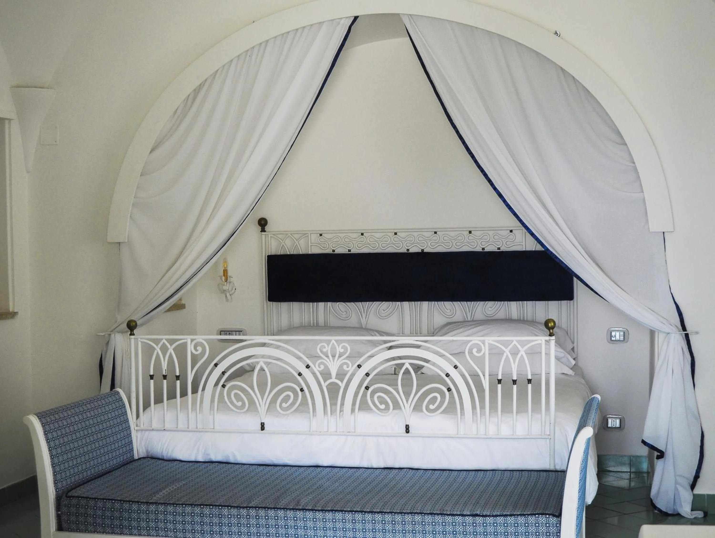 Bedroom, Bed in Villa Calypso