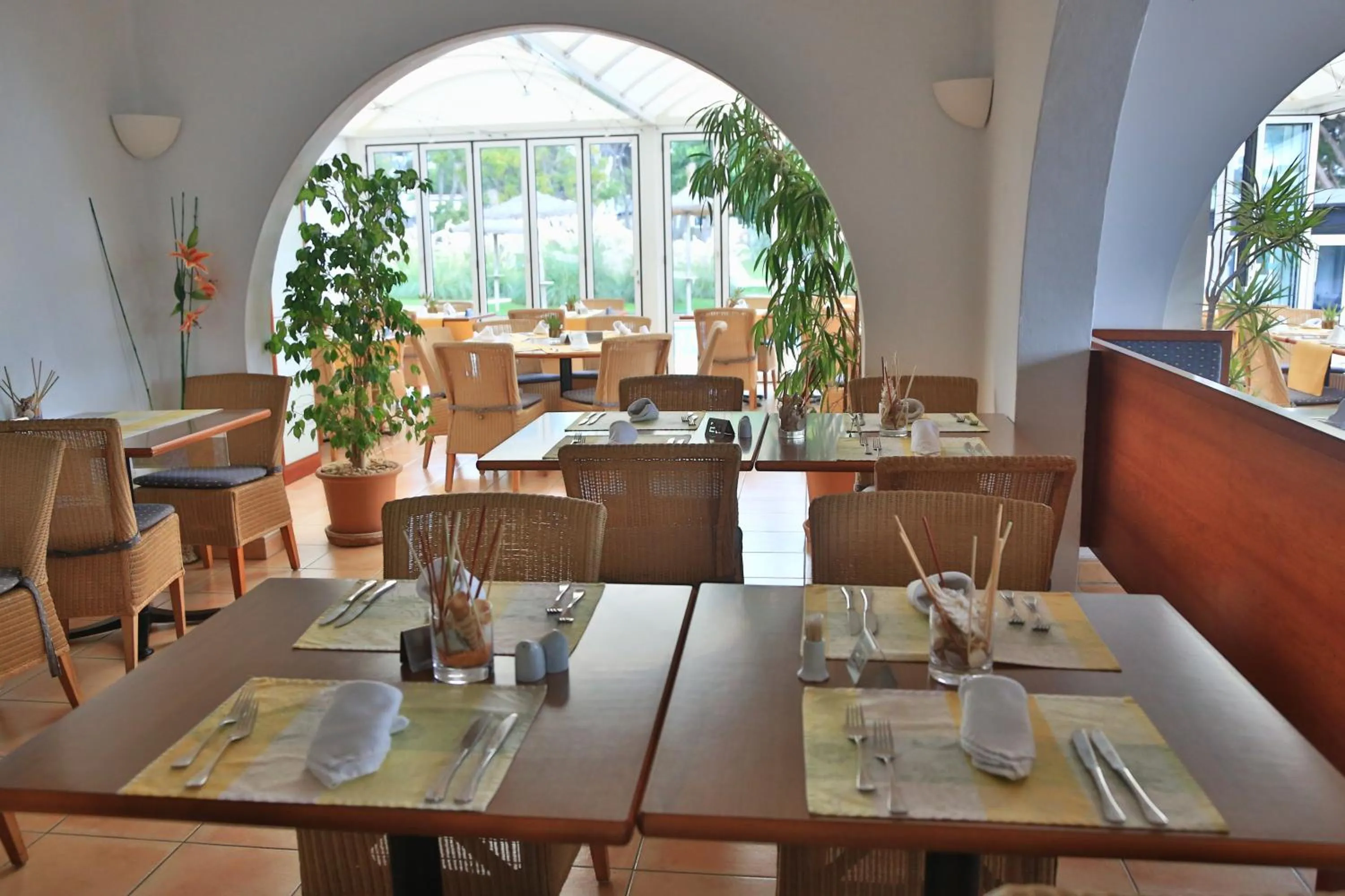 Restaurant/places to eat in Apartamentos Parque Mar