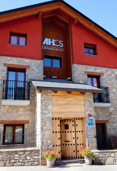 Facade/entrance in Apartahotel Castejón de Sos