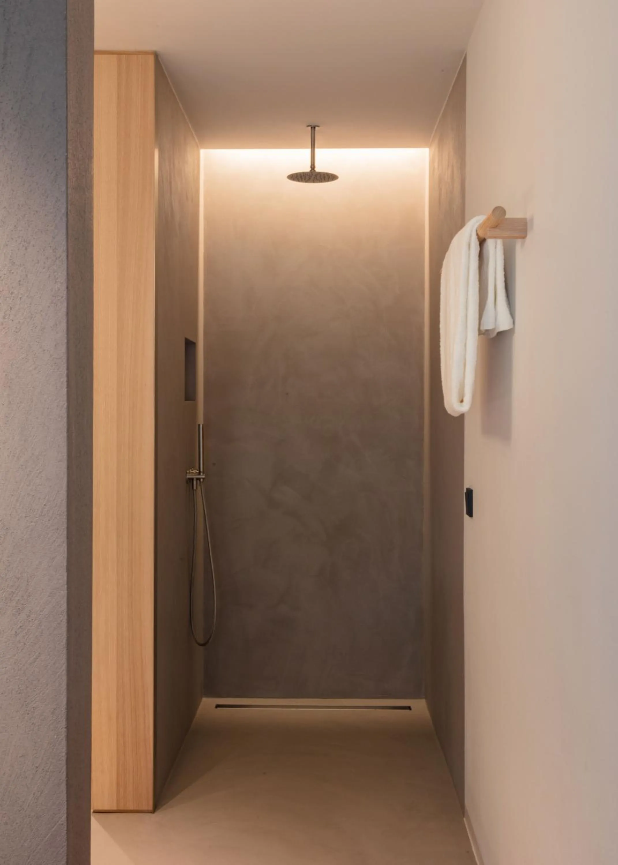 Shower in Schgaguler Hotel