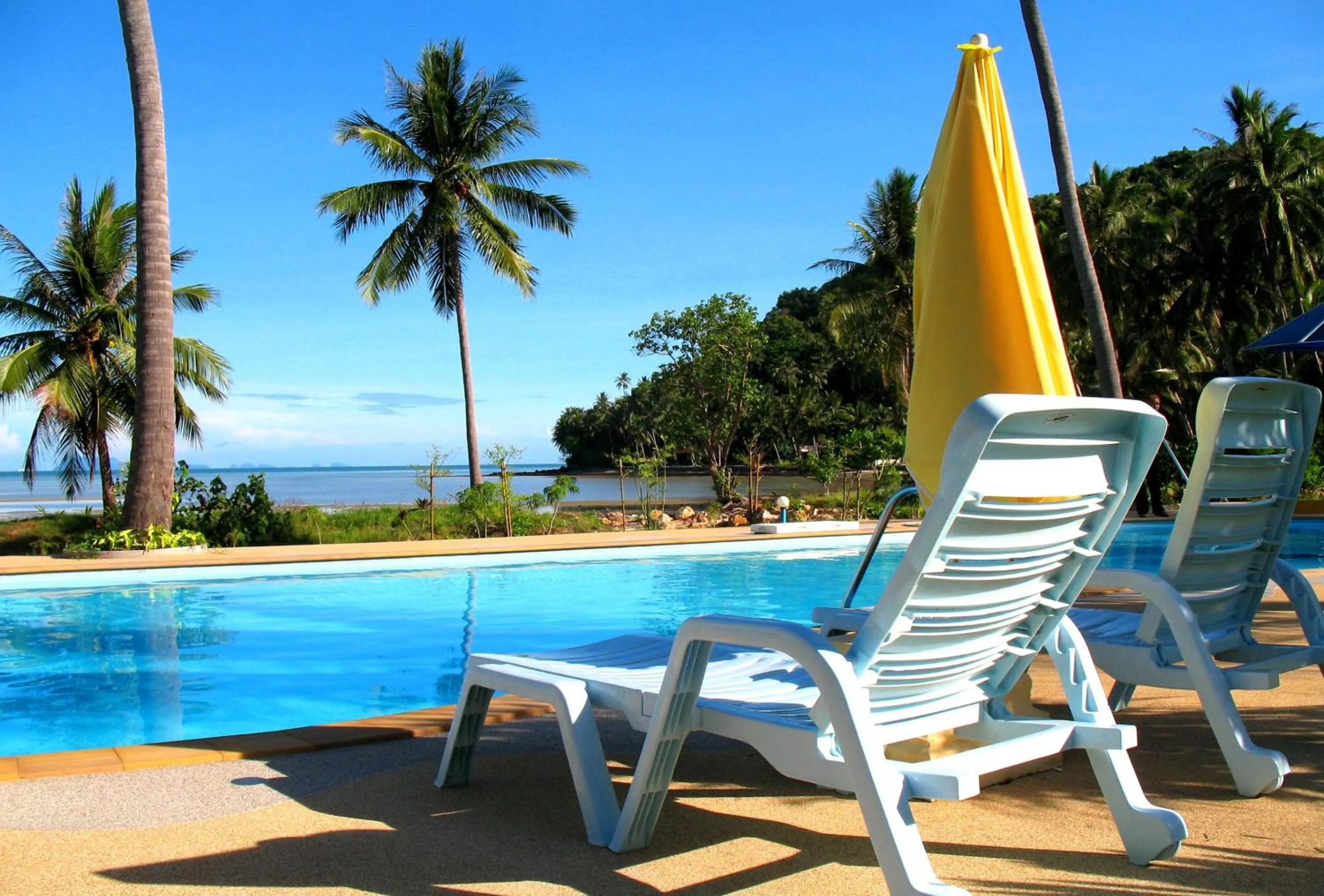 Swimming pool in Phangka Paradise Resort