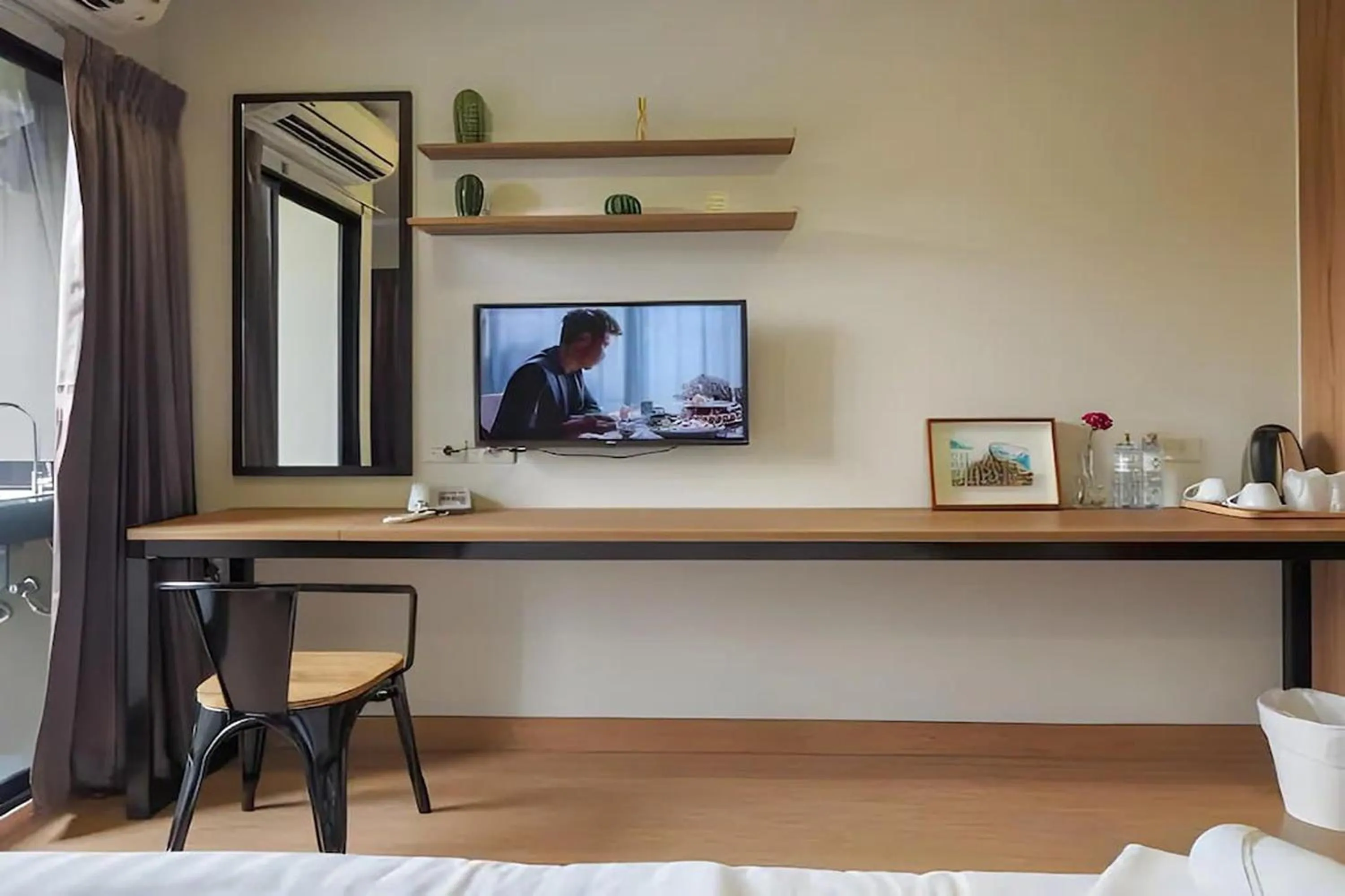 TV and multimedia in Casa Luxe Hotel and Resident