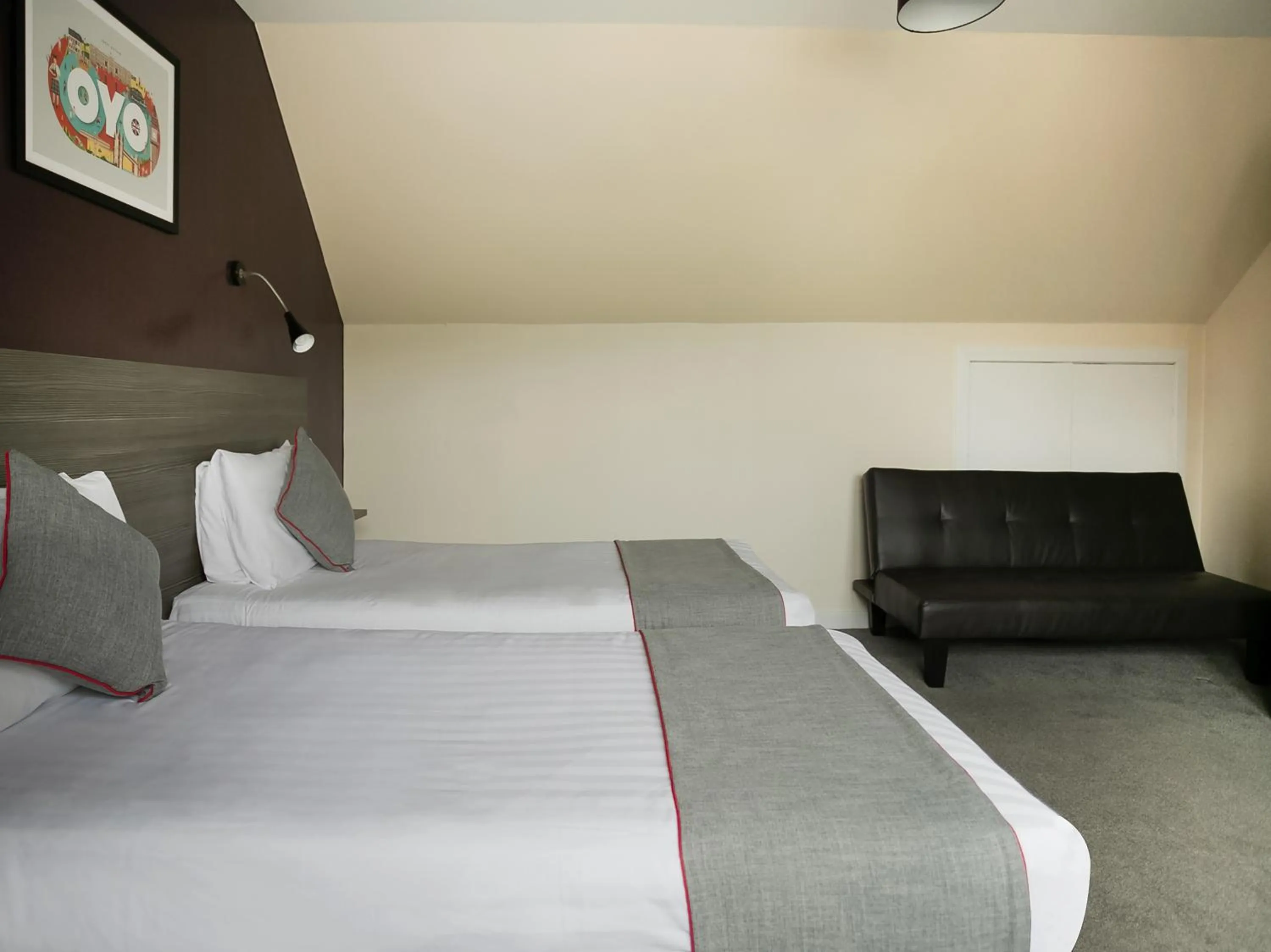 Photo of the whole room, Bed in The Breadalbane Arms Room Only Hotel