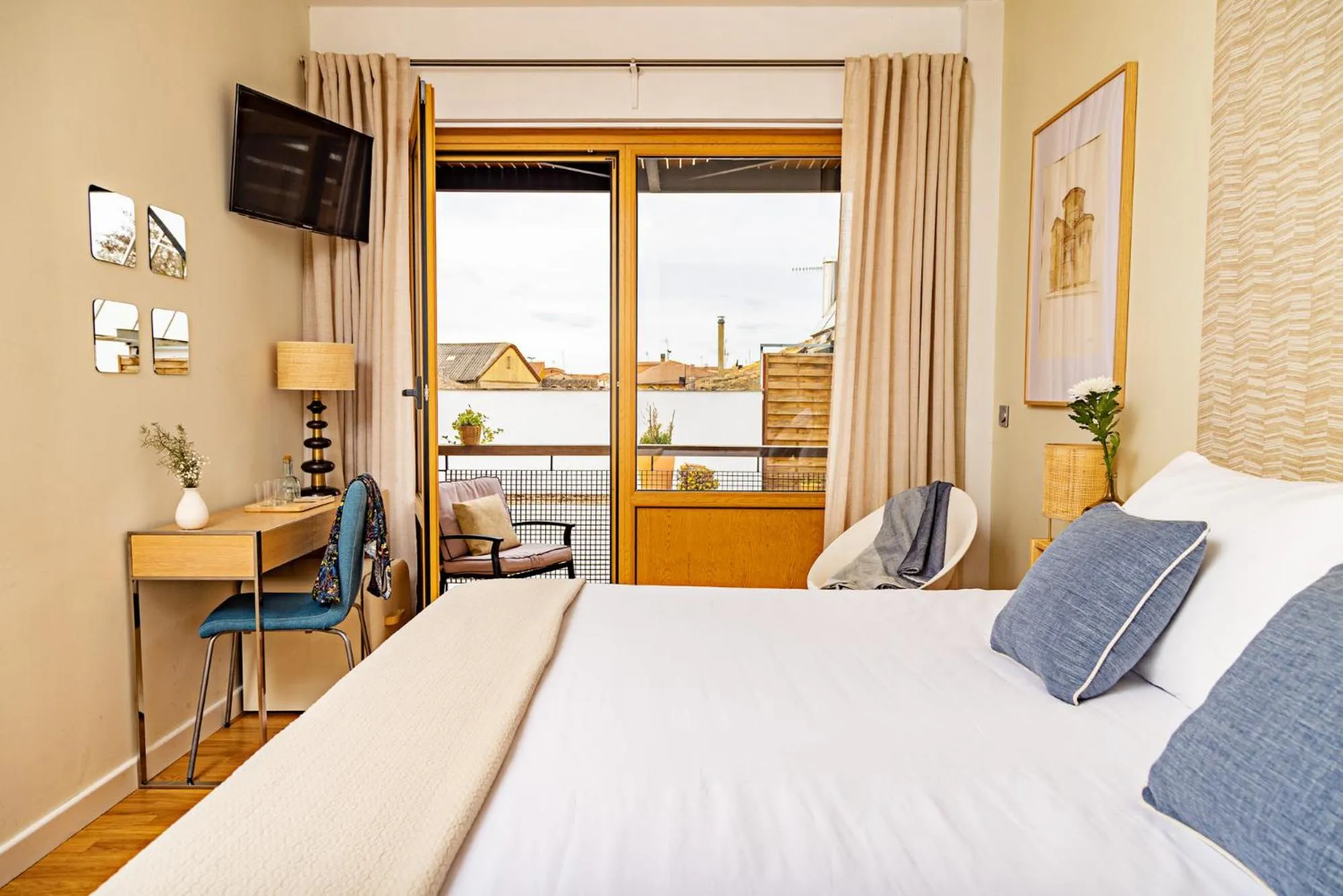 Balcony/Terrace, Bed in Eco-Hotel Doña Mayor