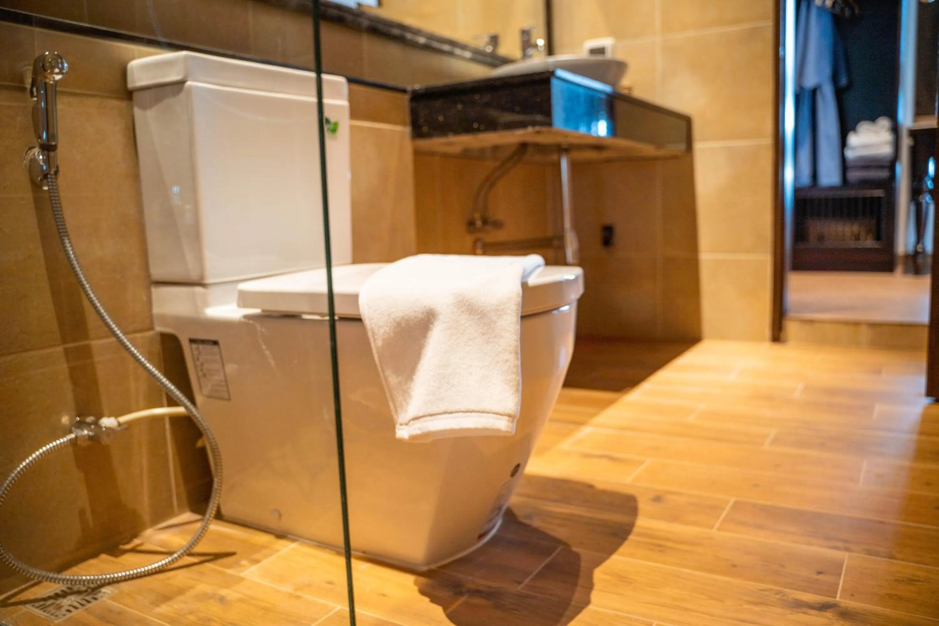 Bathroom in Phor Liang Meun Terracotta Arts