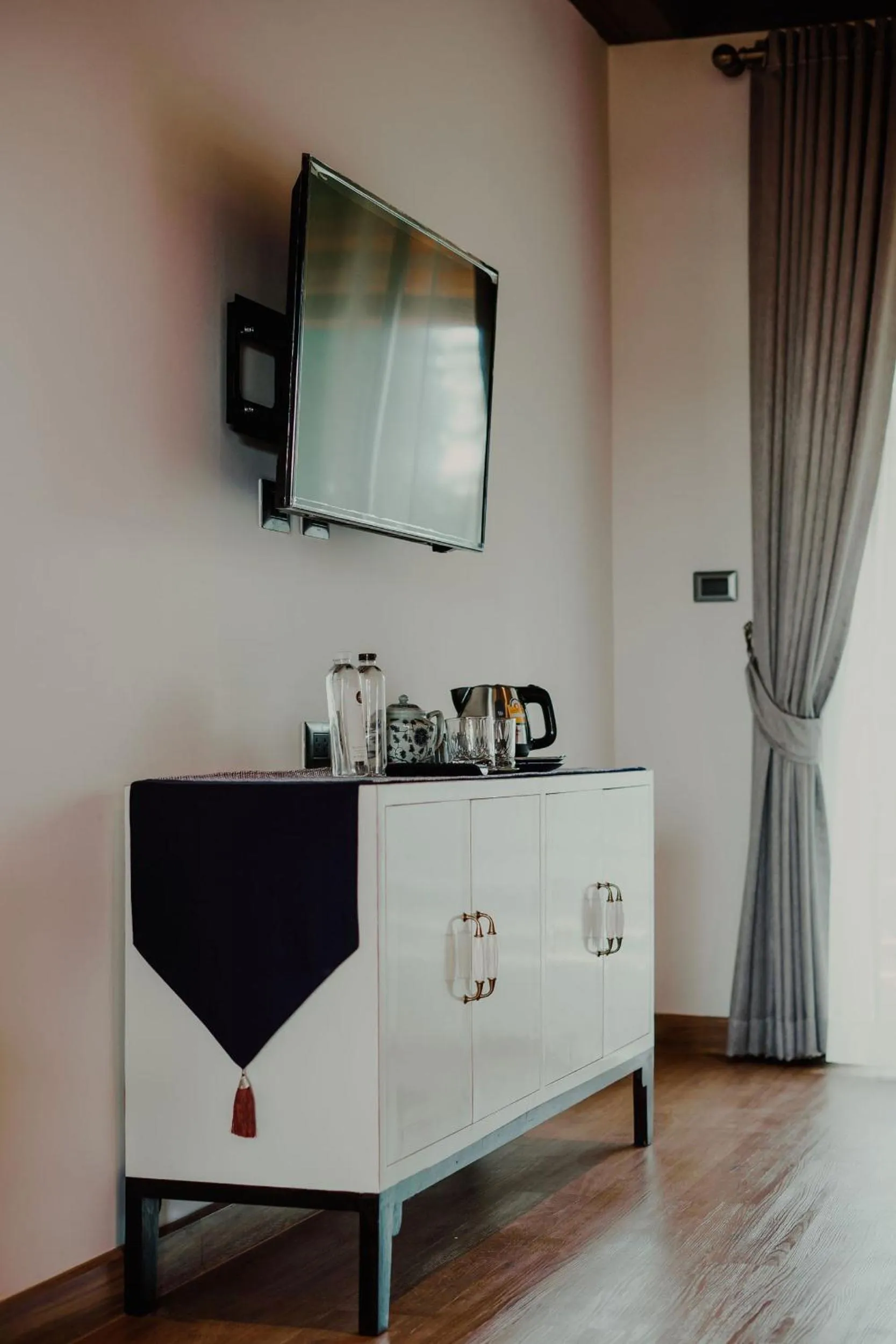 TV and multimedia in Phor Liang Meun Terracotta Arts