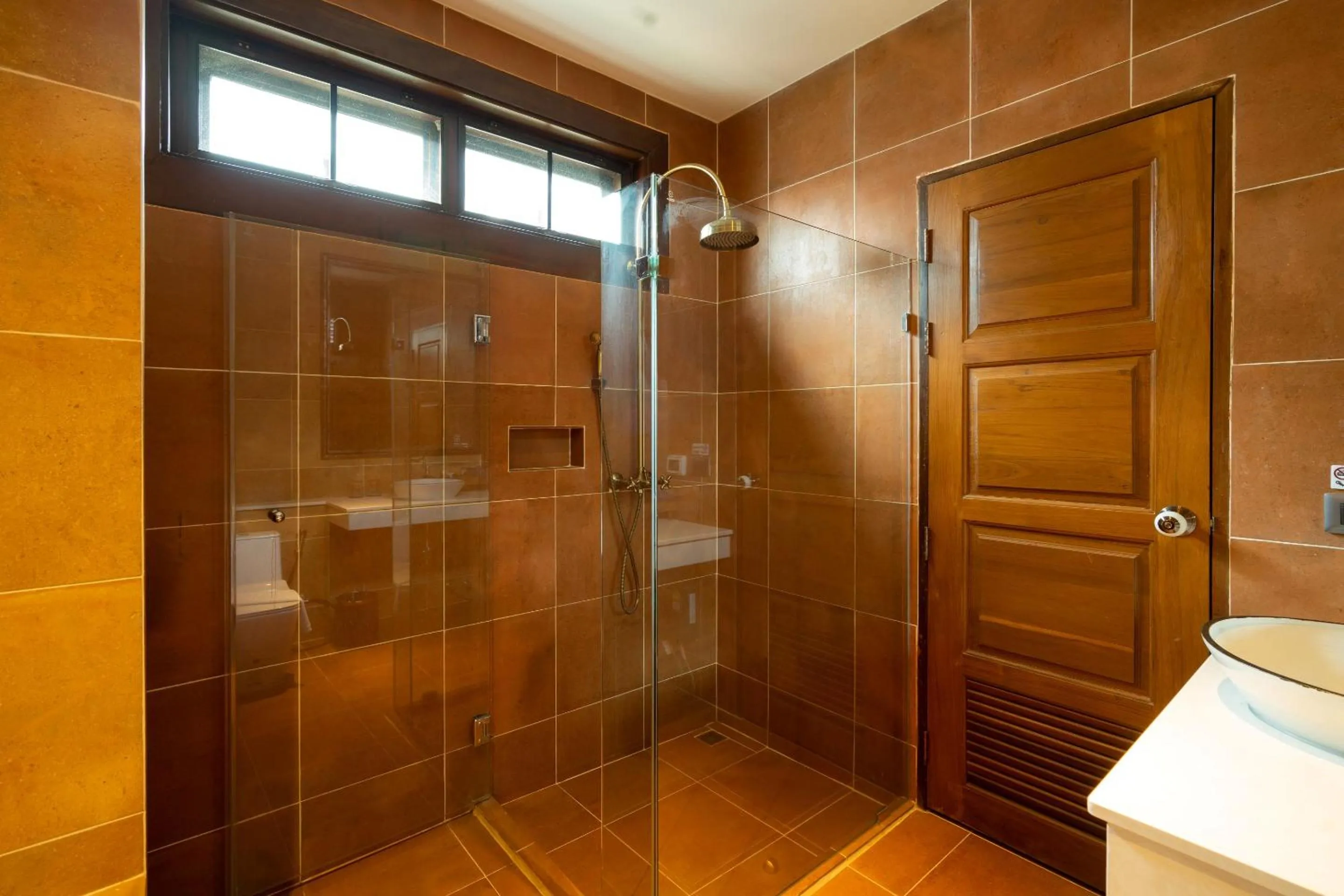 Bathroom in Phor Liang Meun Terracotta Arts