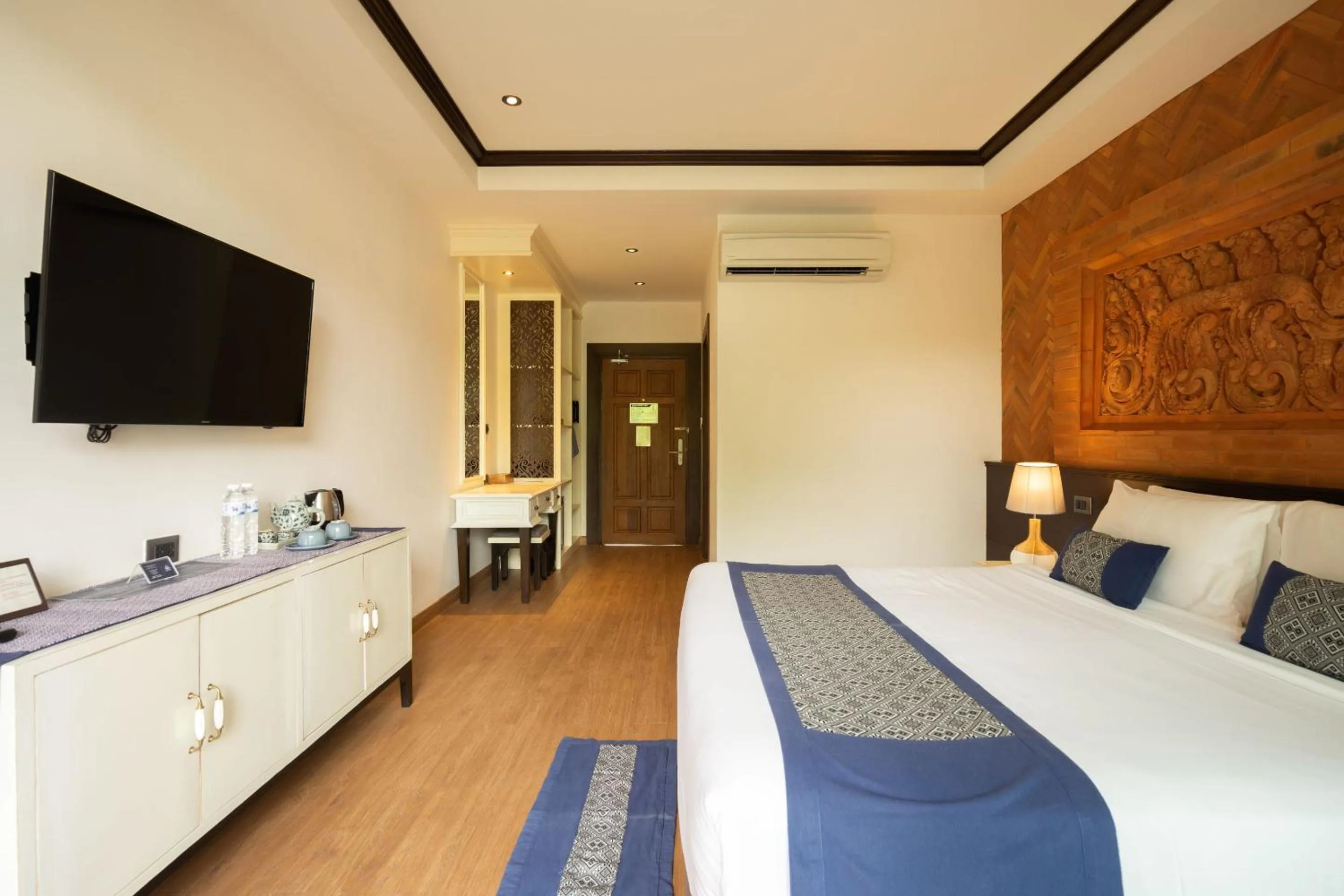 Bedroom, Bed in Phor Liang Meun Terracotta Arts