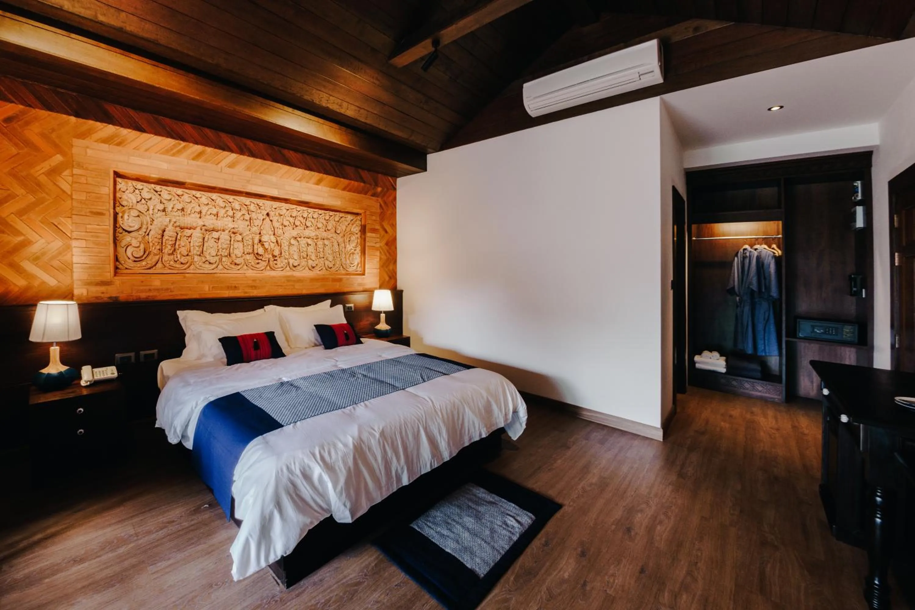 Bedroom, Bed in Phor Liang Meun Terracotta Arts