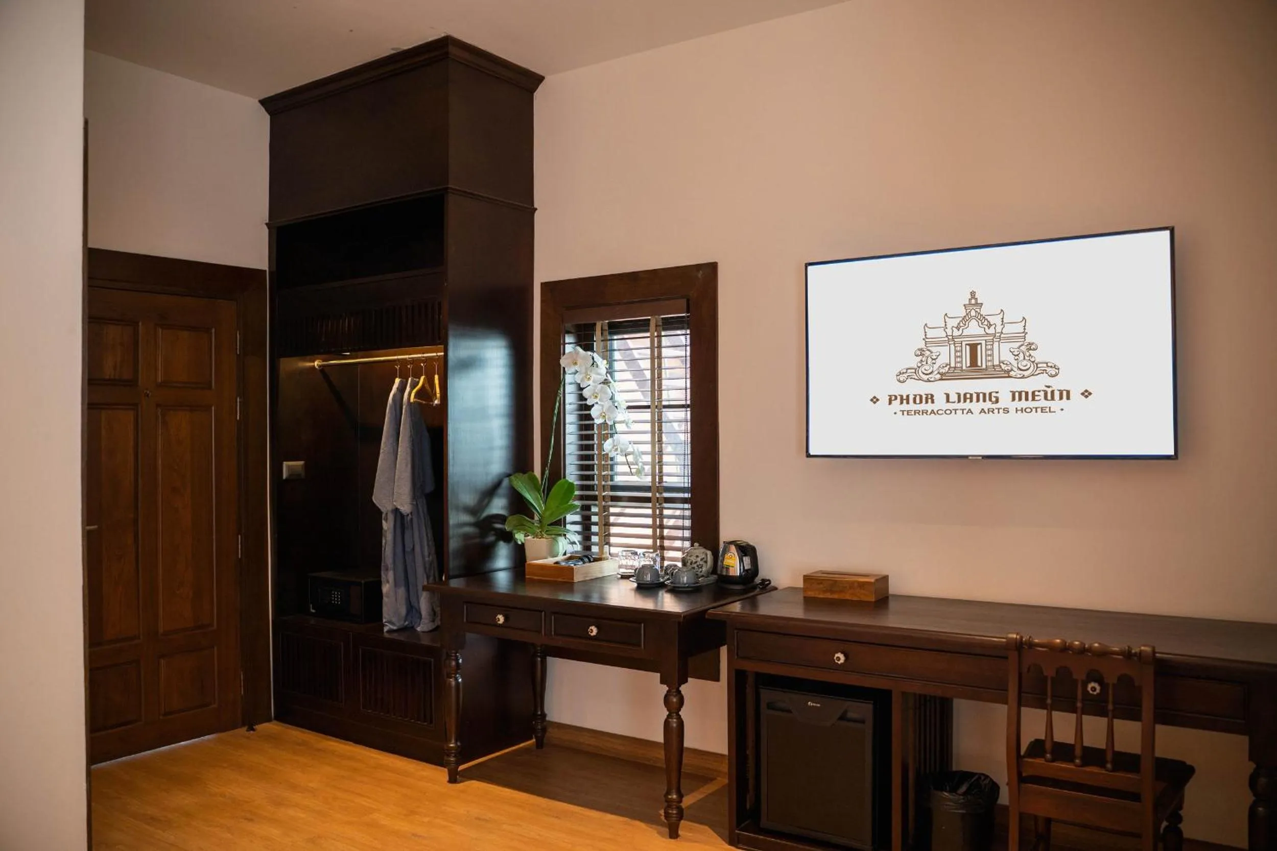 TV and multimedia in Phor Liang Meun Terracotta Arts