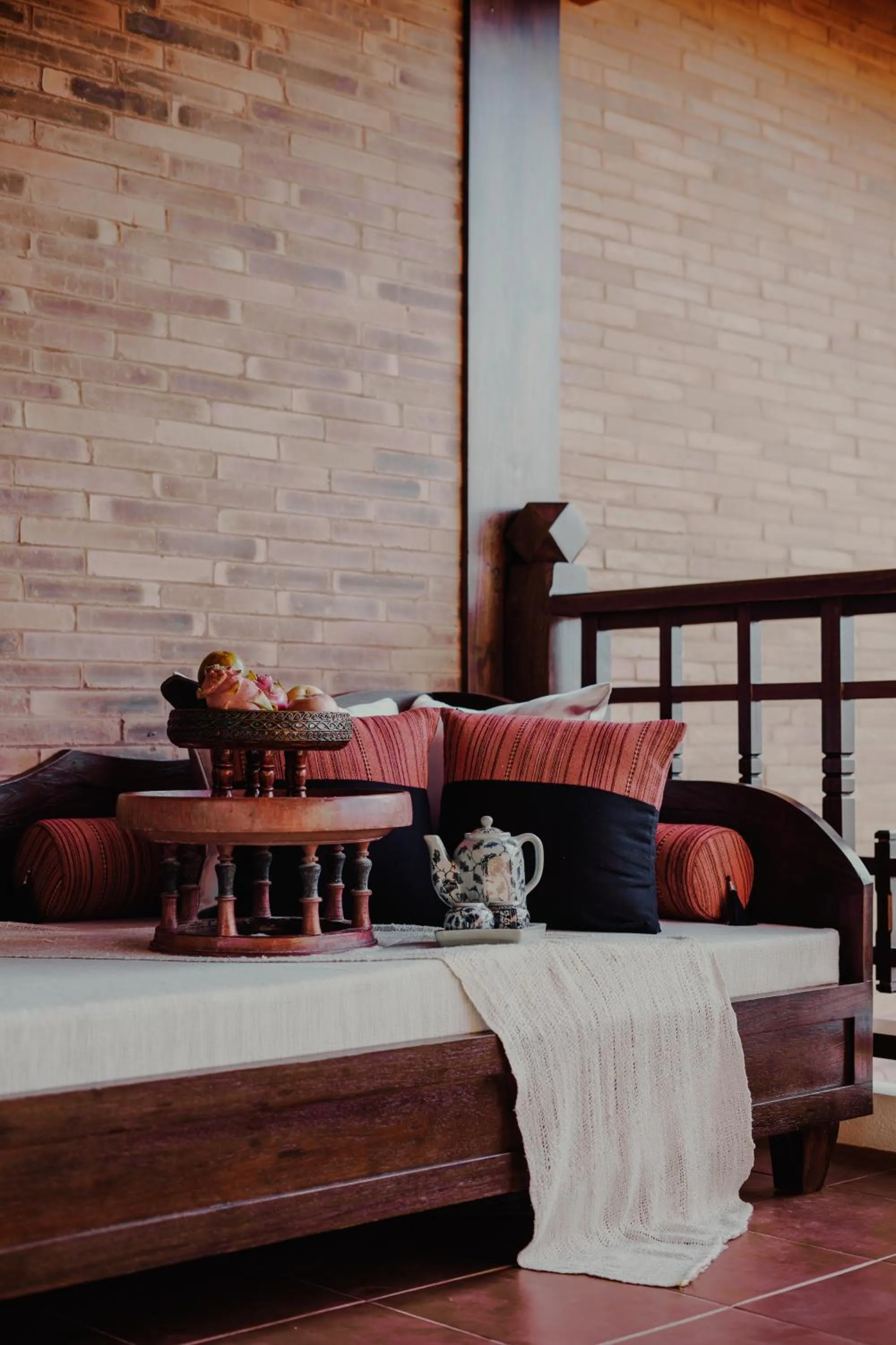 Photo of the whole room, Bed in Phor Liang Meun Terracotta Arts