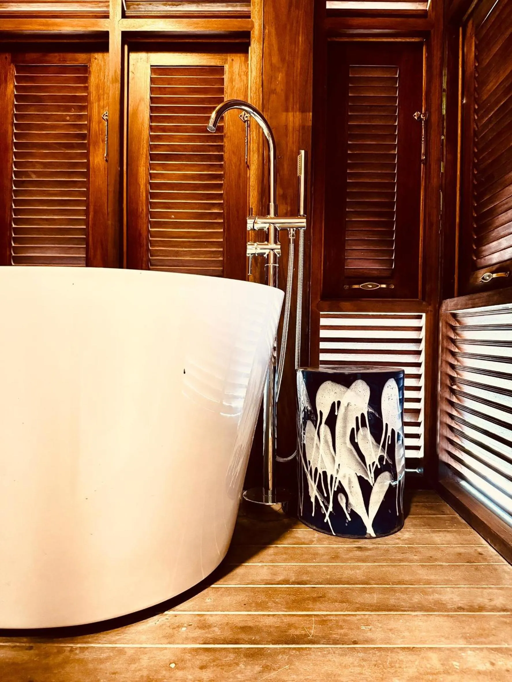 Bathroom in Phor Liang Meun Terracotta Arts