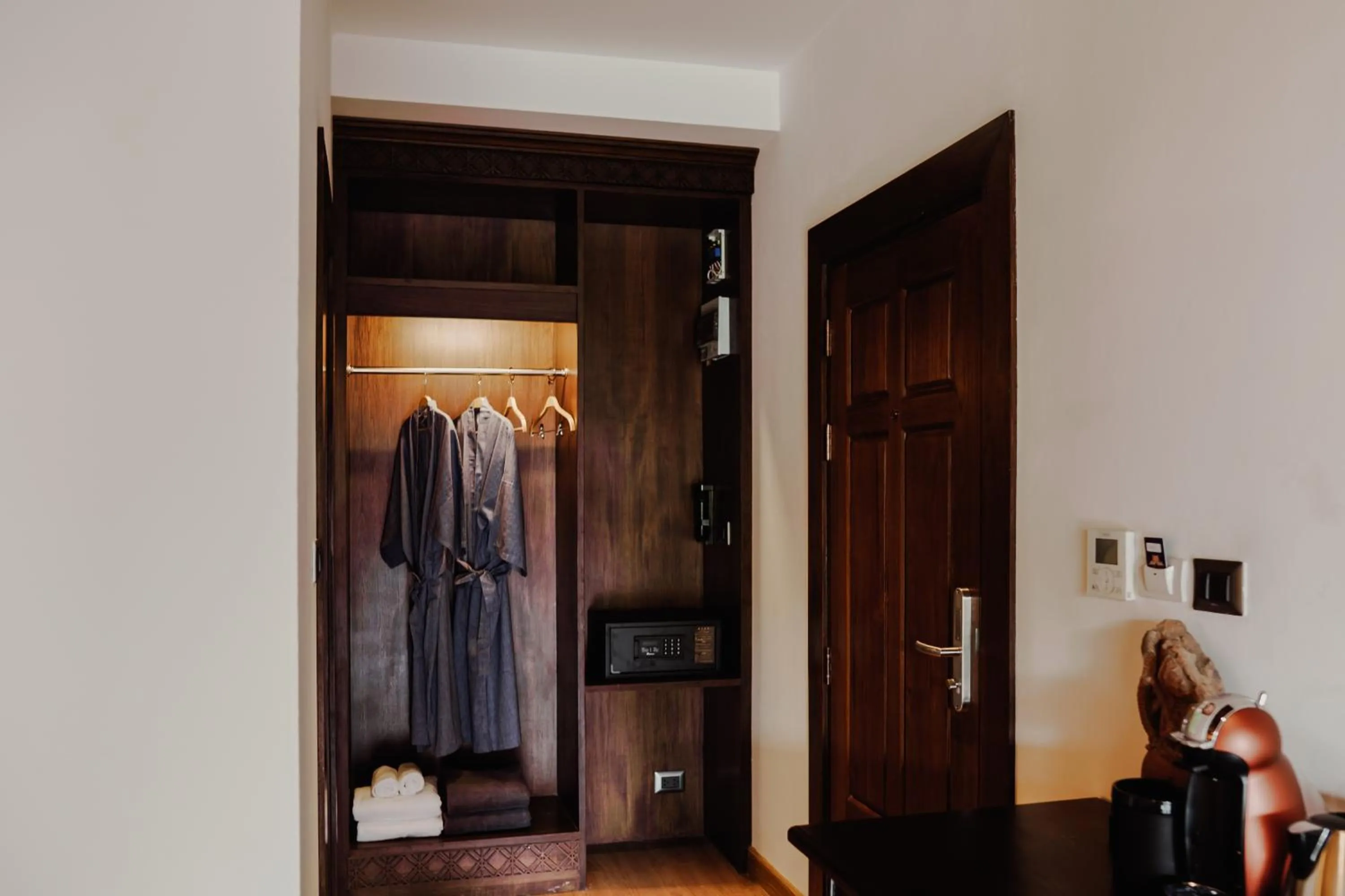 Photo of the whole room in Phor Liang Meun Terracotta Arts