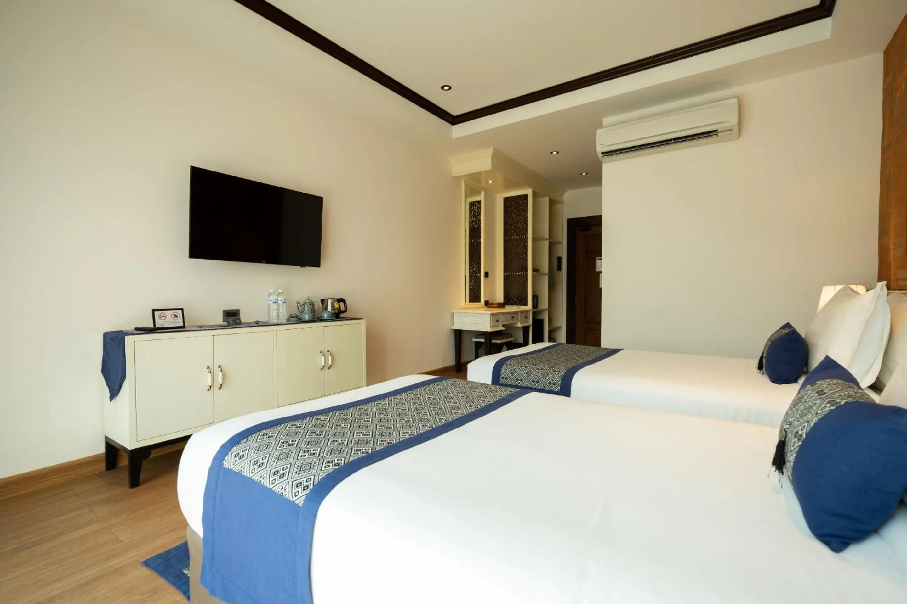 Bedroom, Bed in Phor Liang Meun Terracotta Arts