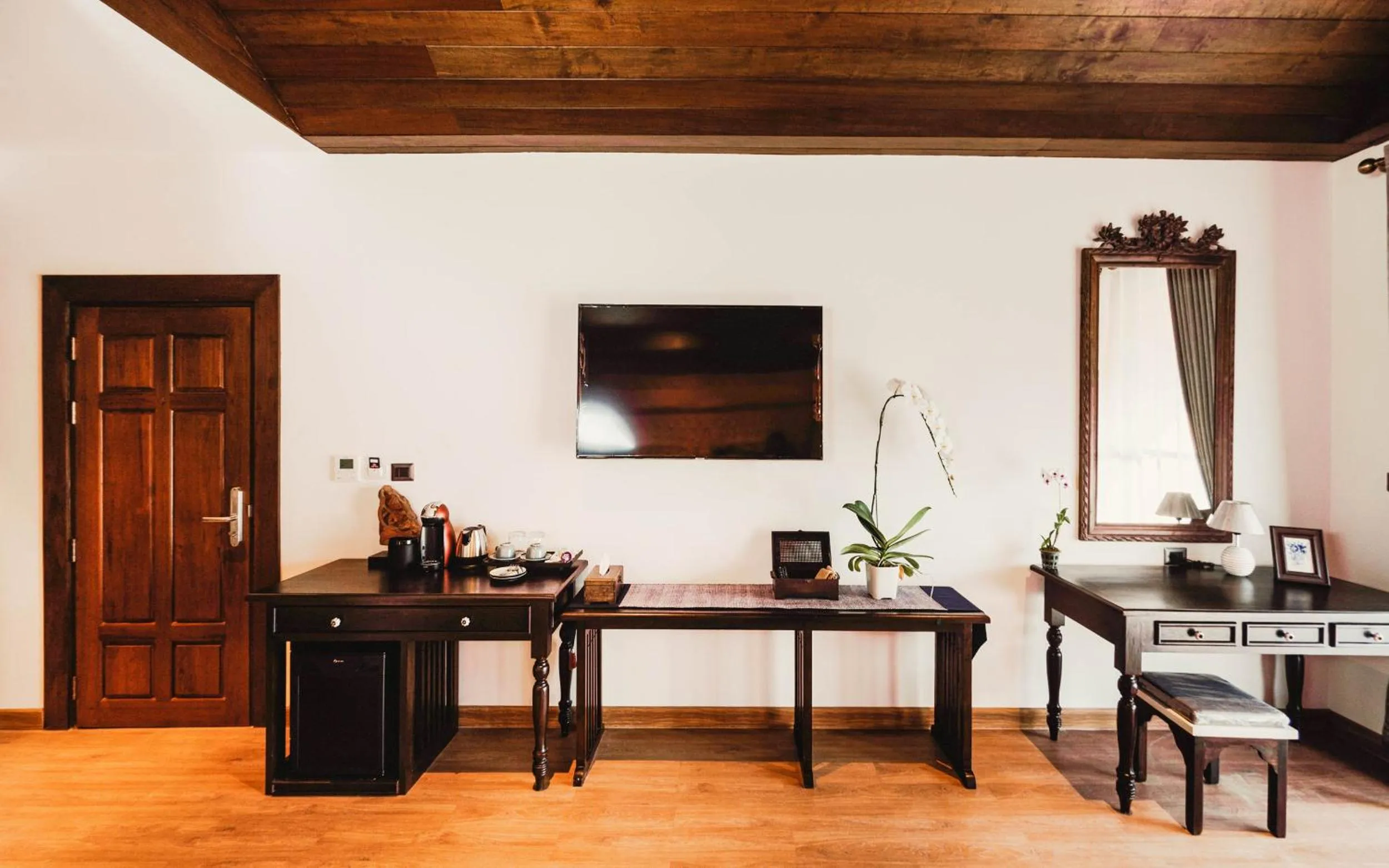 TV and multimedia in Phor Liang Meun Terracotta Arts