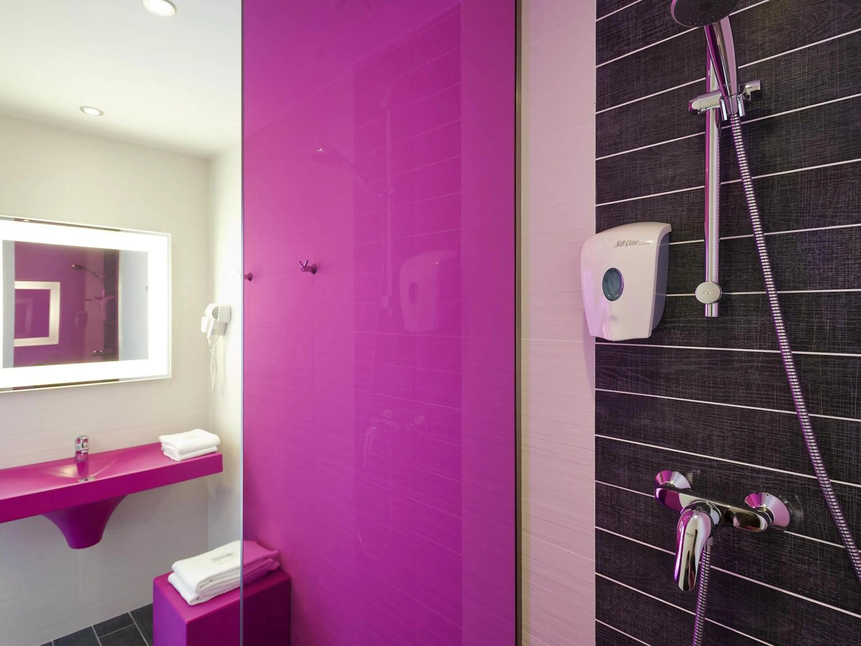 Bedroom in Ibis Styles Nivelles