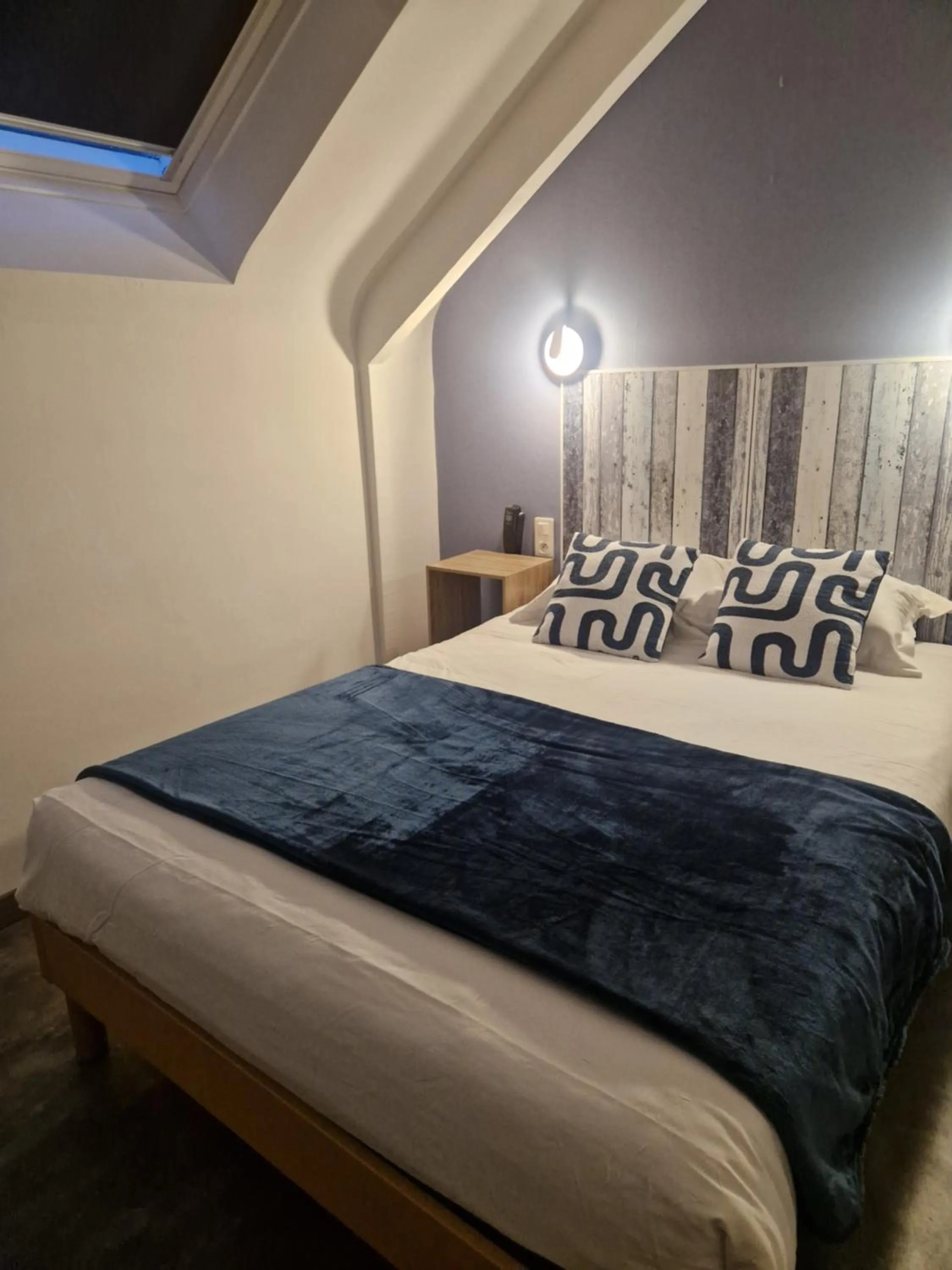 Bed in Hotel La Voilerie Cancale bord de mer