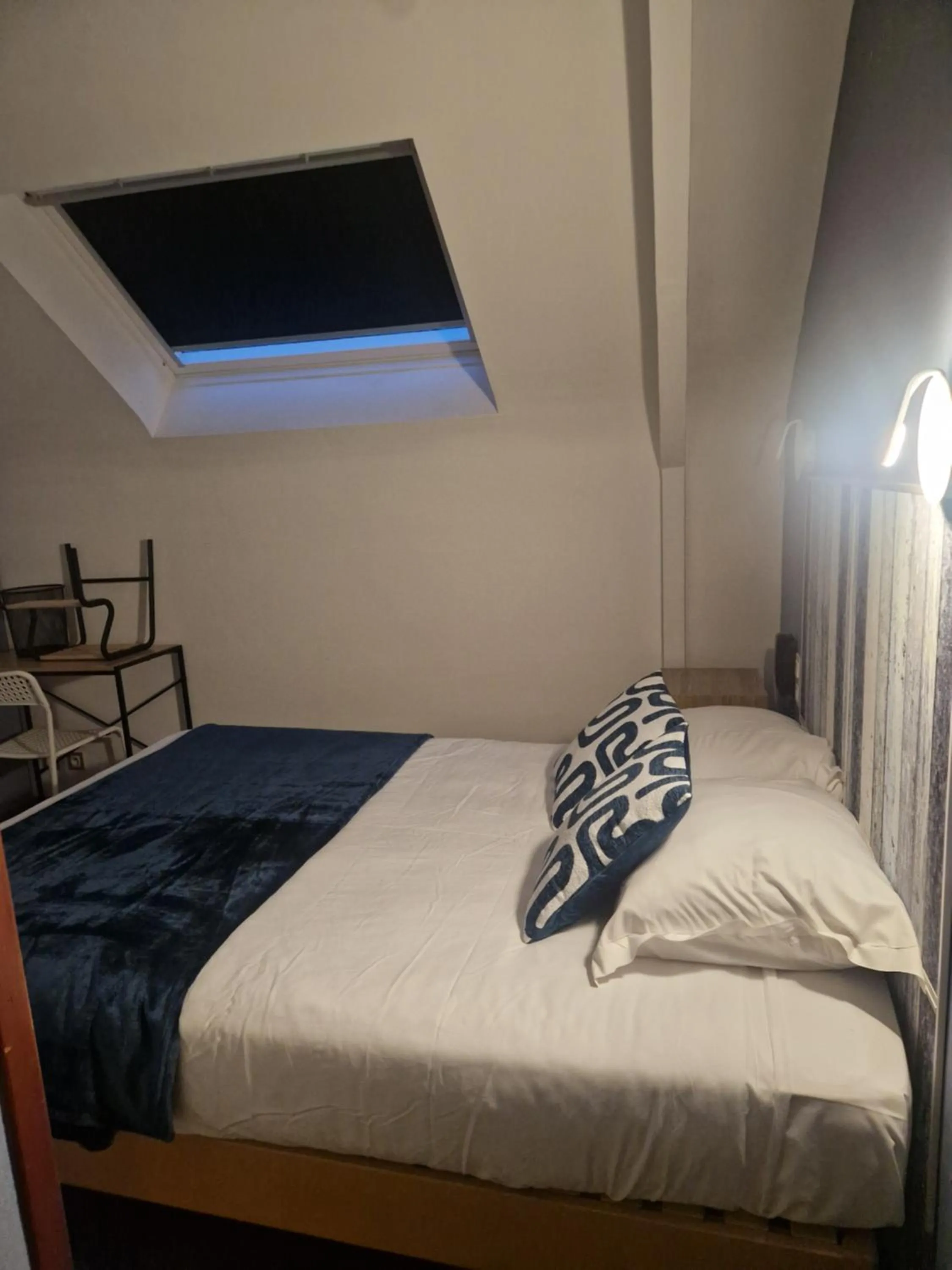 Bed in Hotel La Voilerie Cancale bord de mer