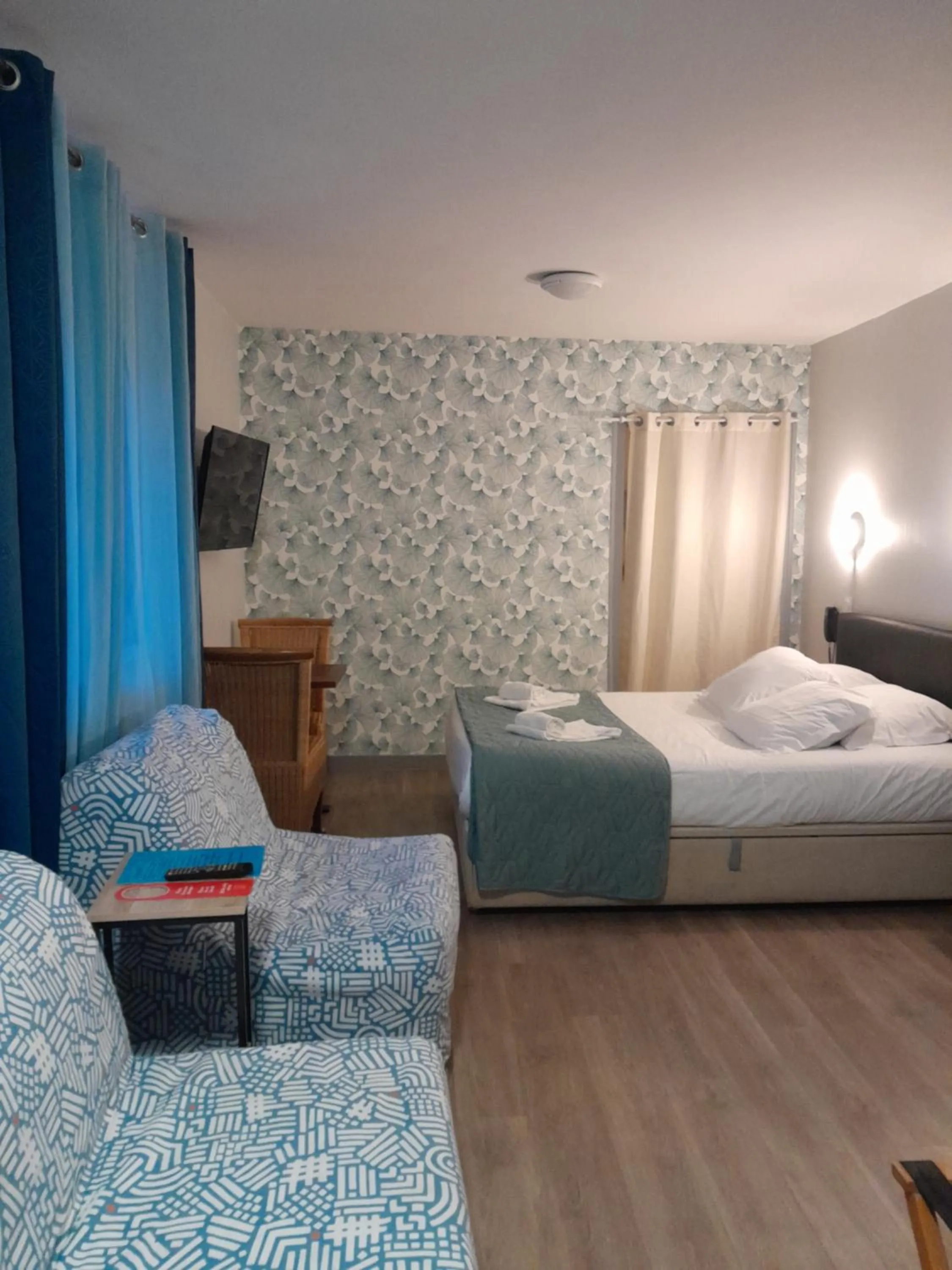 Bed in Hotel La Voilerie Cancale bord de mer