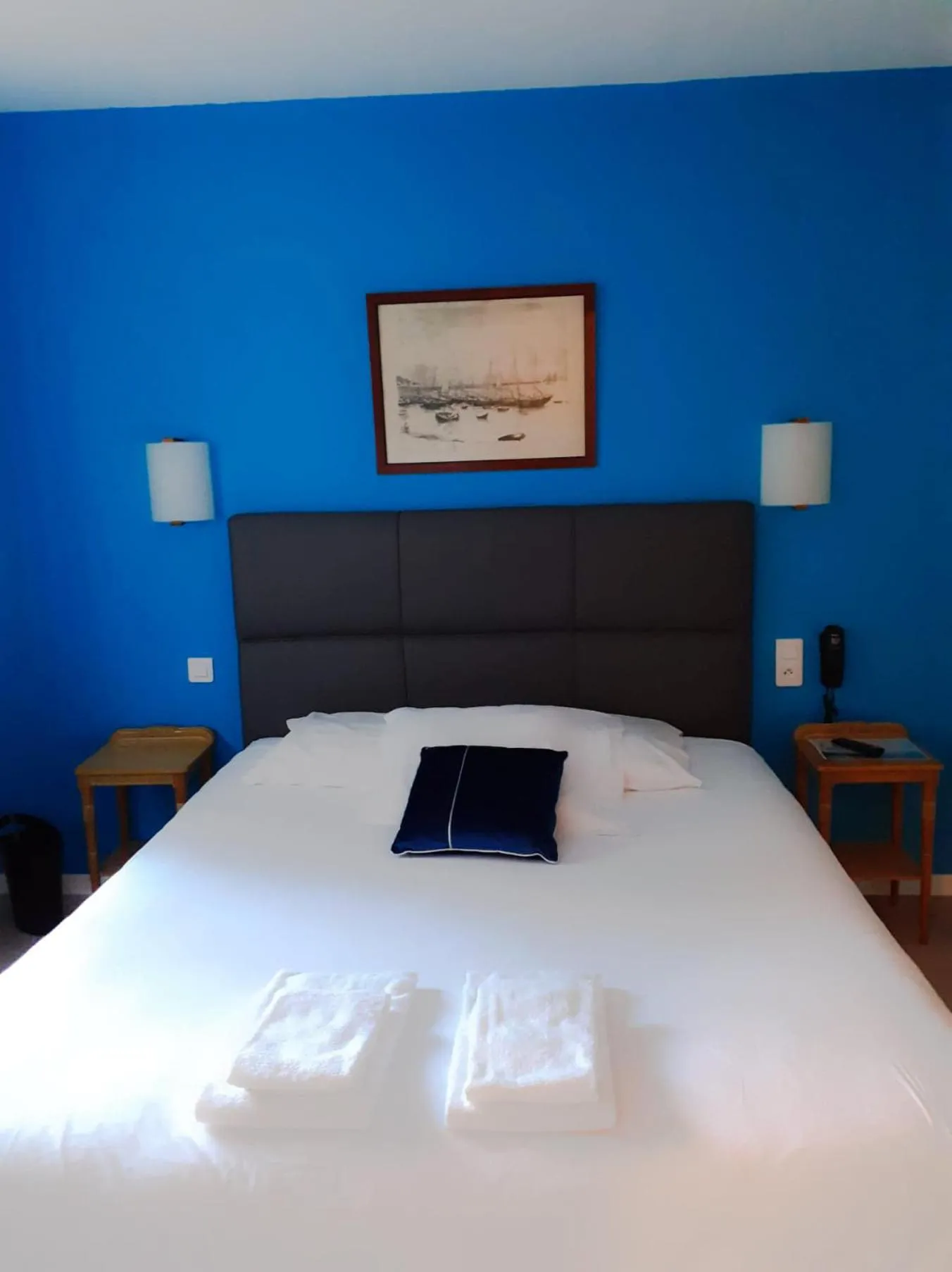 Bed in Hotel La Voilerie Cancale bord de mer