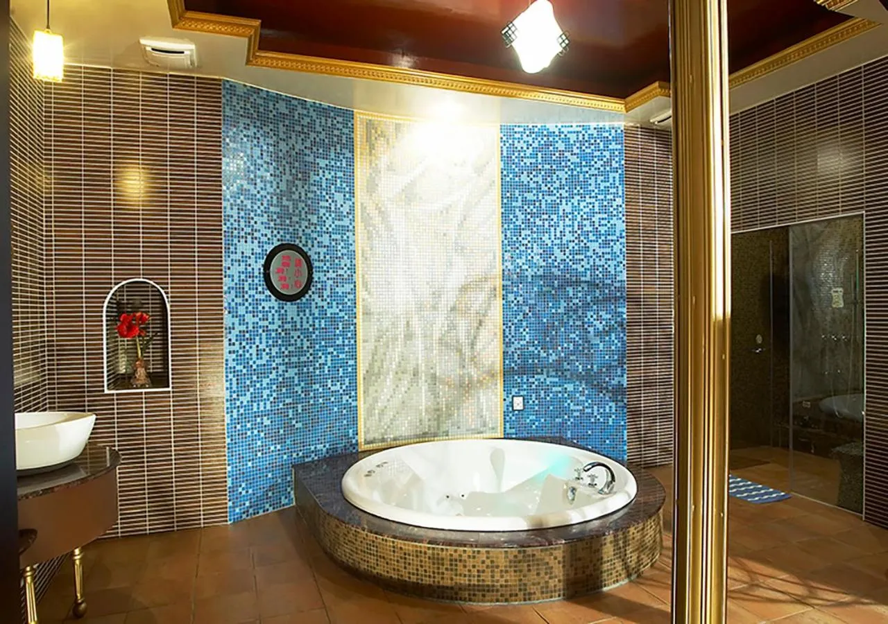 Royal Group Motel Nan Tse Branch