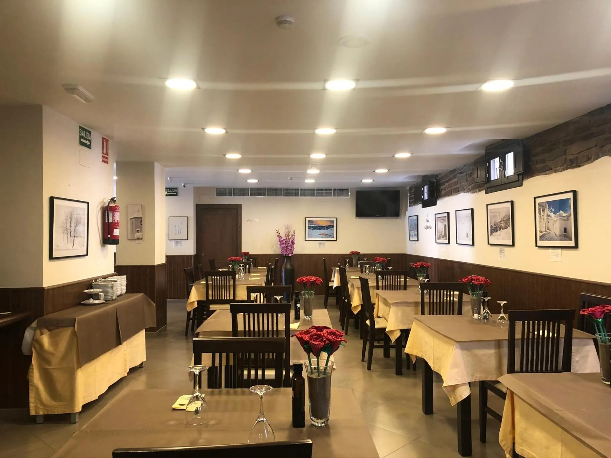 Restaurant/places to eat in Hotel Rural Real de Poqueira