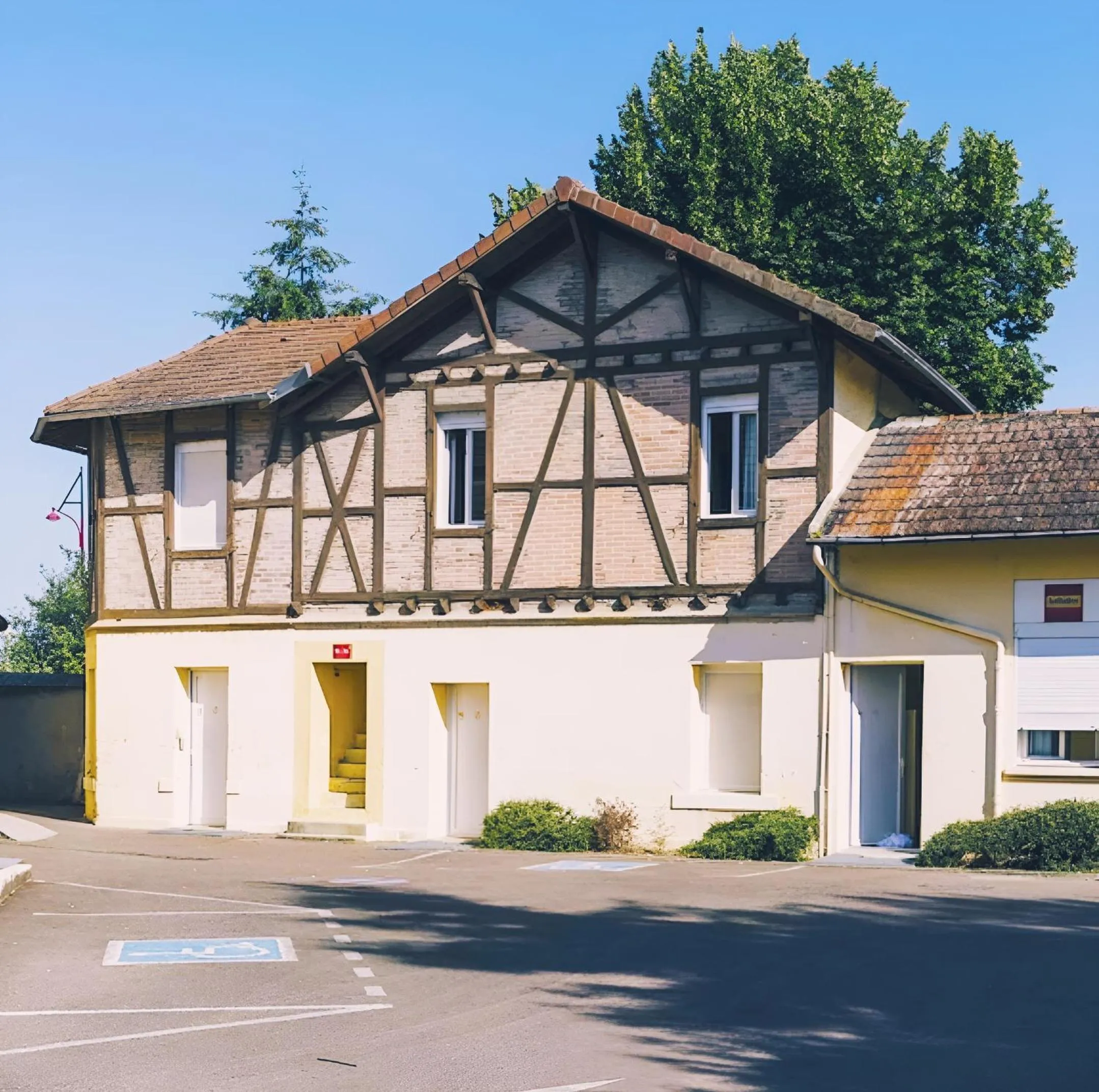 Hôtel & Résidence Avermes