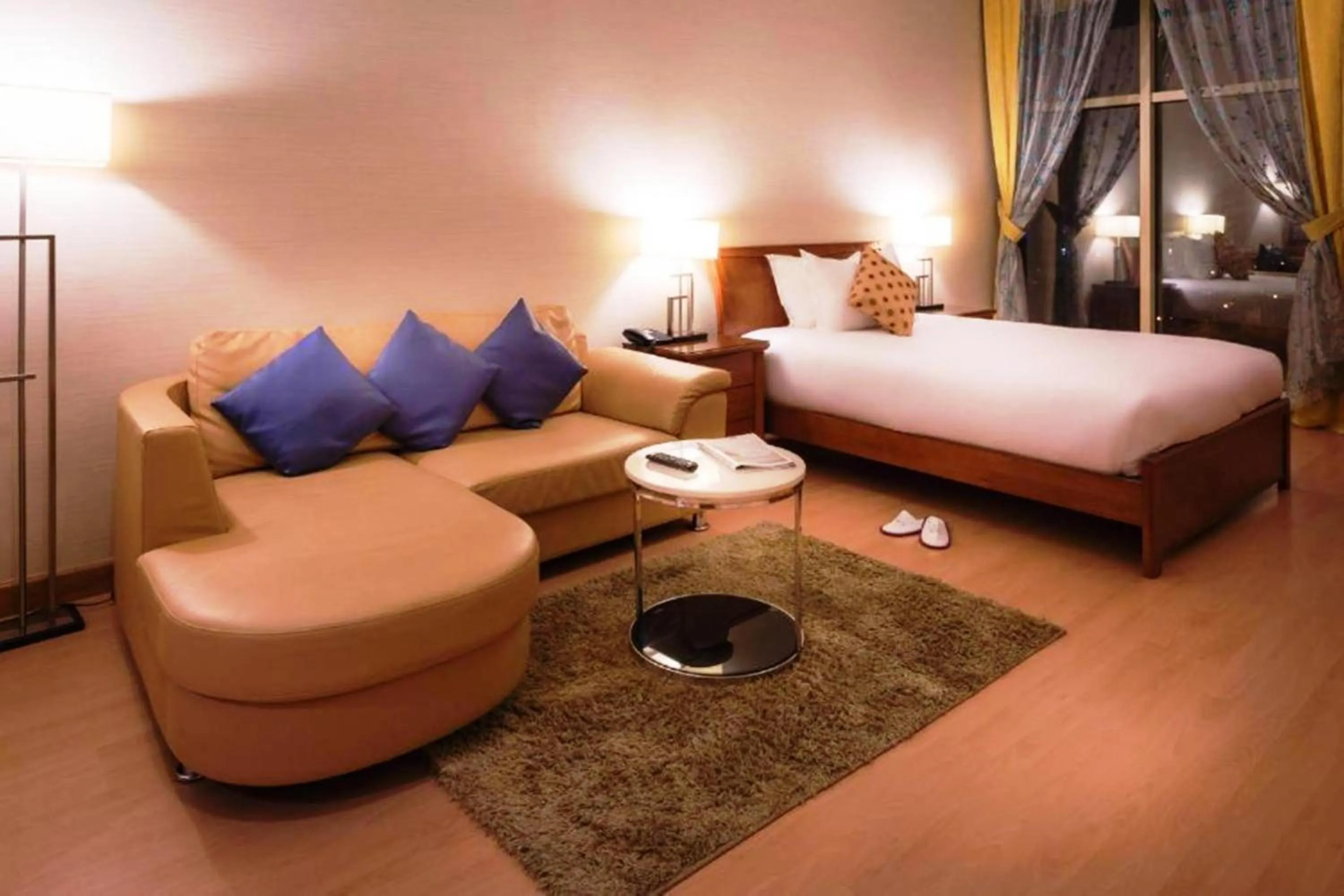 Photo of the whole room, Bed in Al Safir Tower - Residence