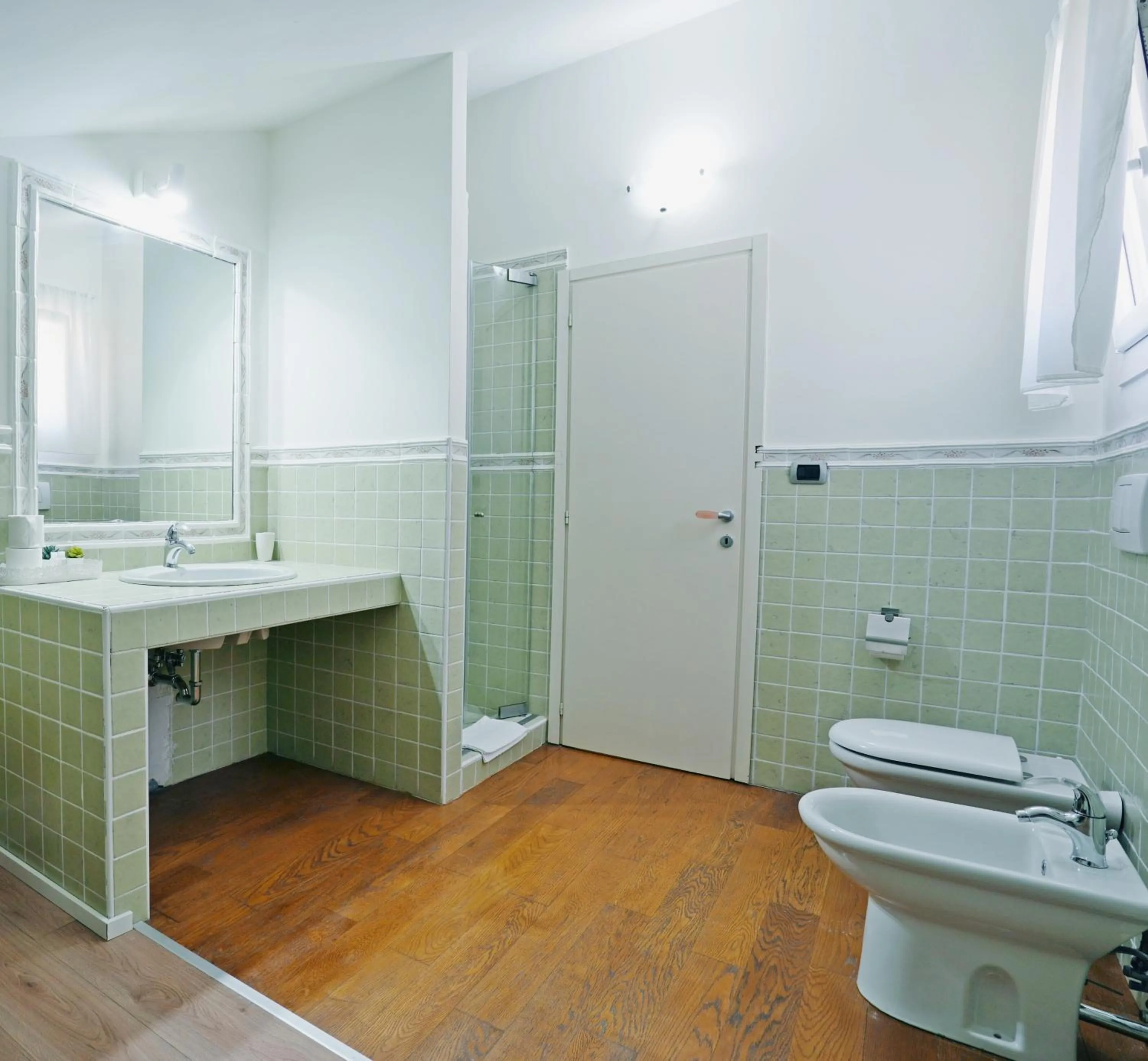 Shower in Avanguardia Art Club