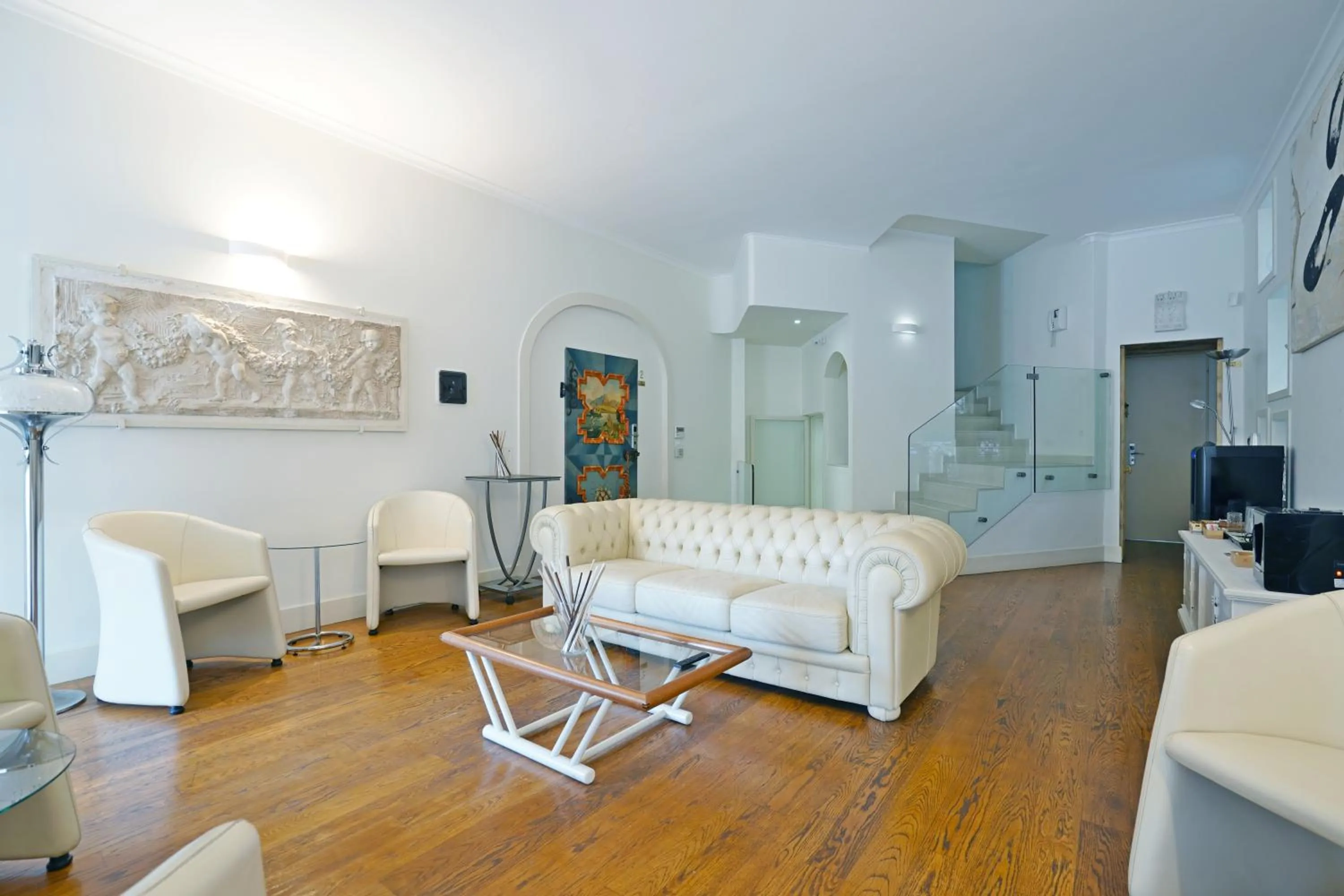 Communal lounge/ TV room in Avanguardia Art Club