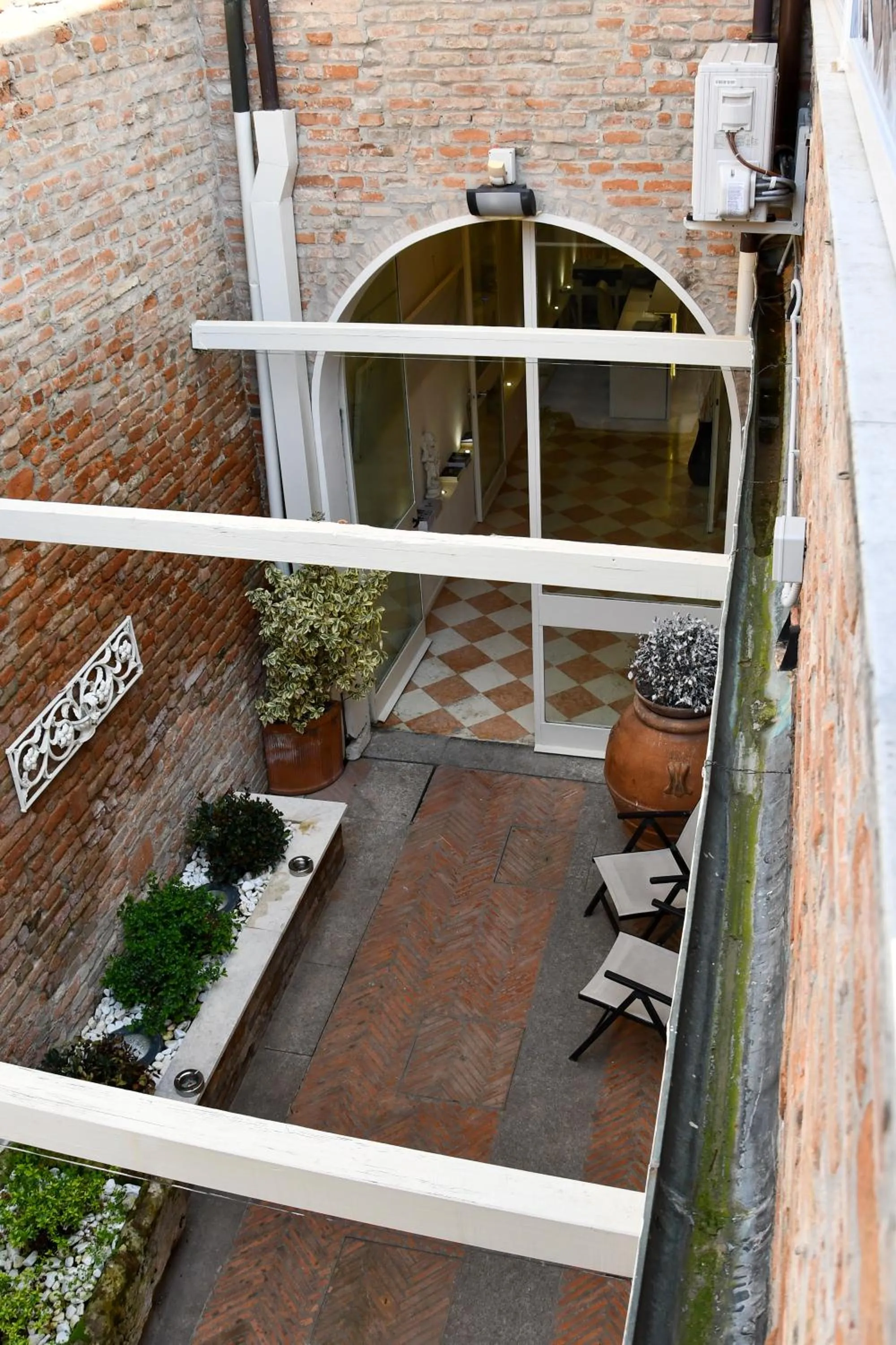 Patio in Avanguardia Art Club