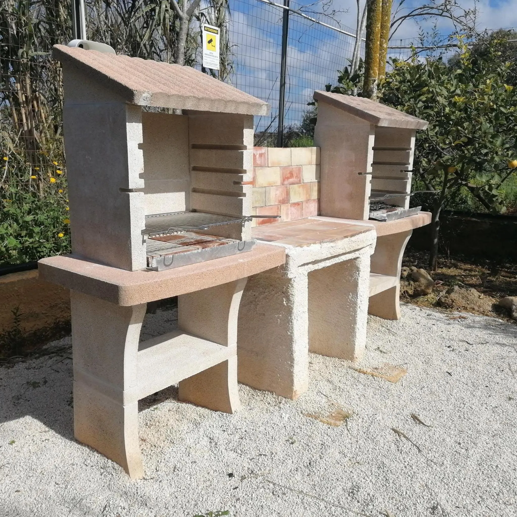 BBQ facilities in Lilybeo Village