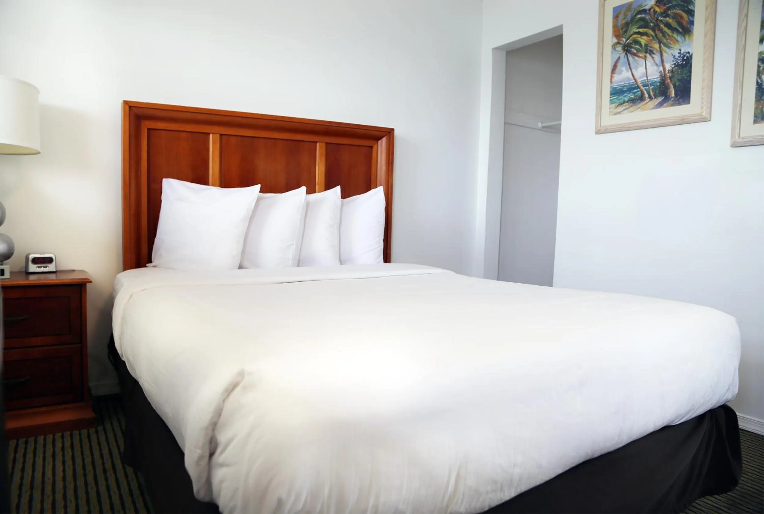 Bedroom, Bed in Oceanic Motel