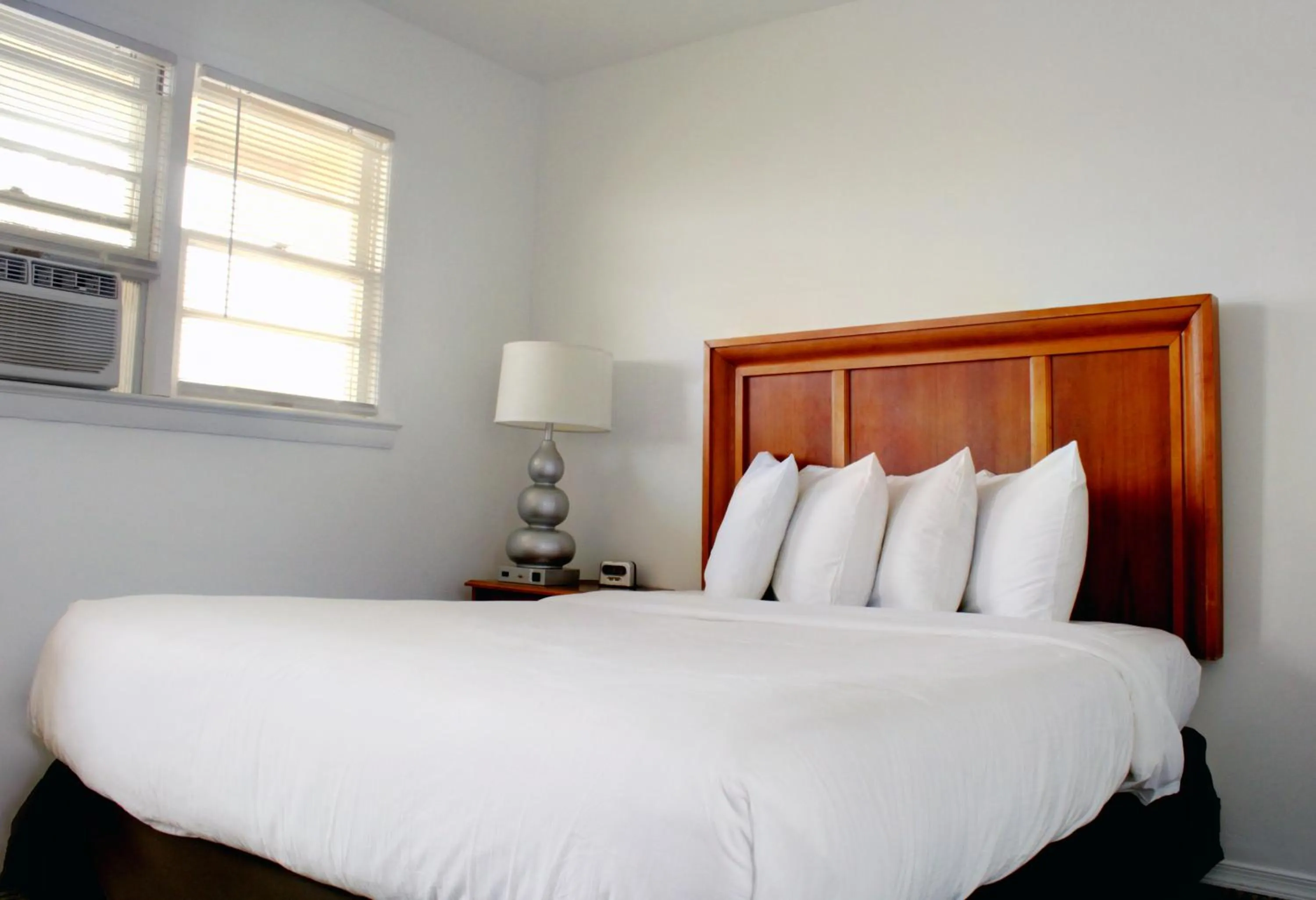 Bed in Oceanic Motel