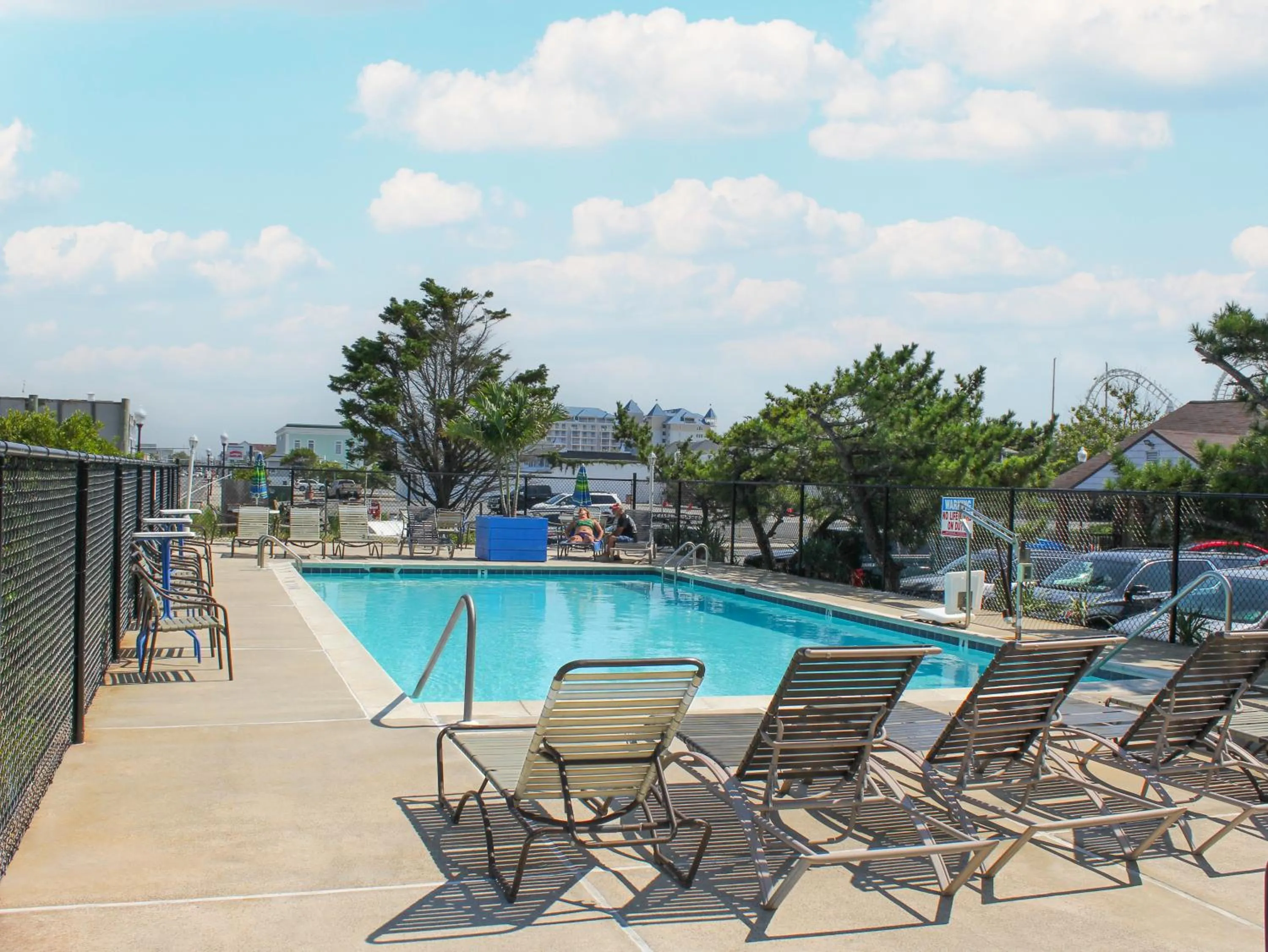 Swimming pool in Oceanic Motel