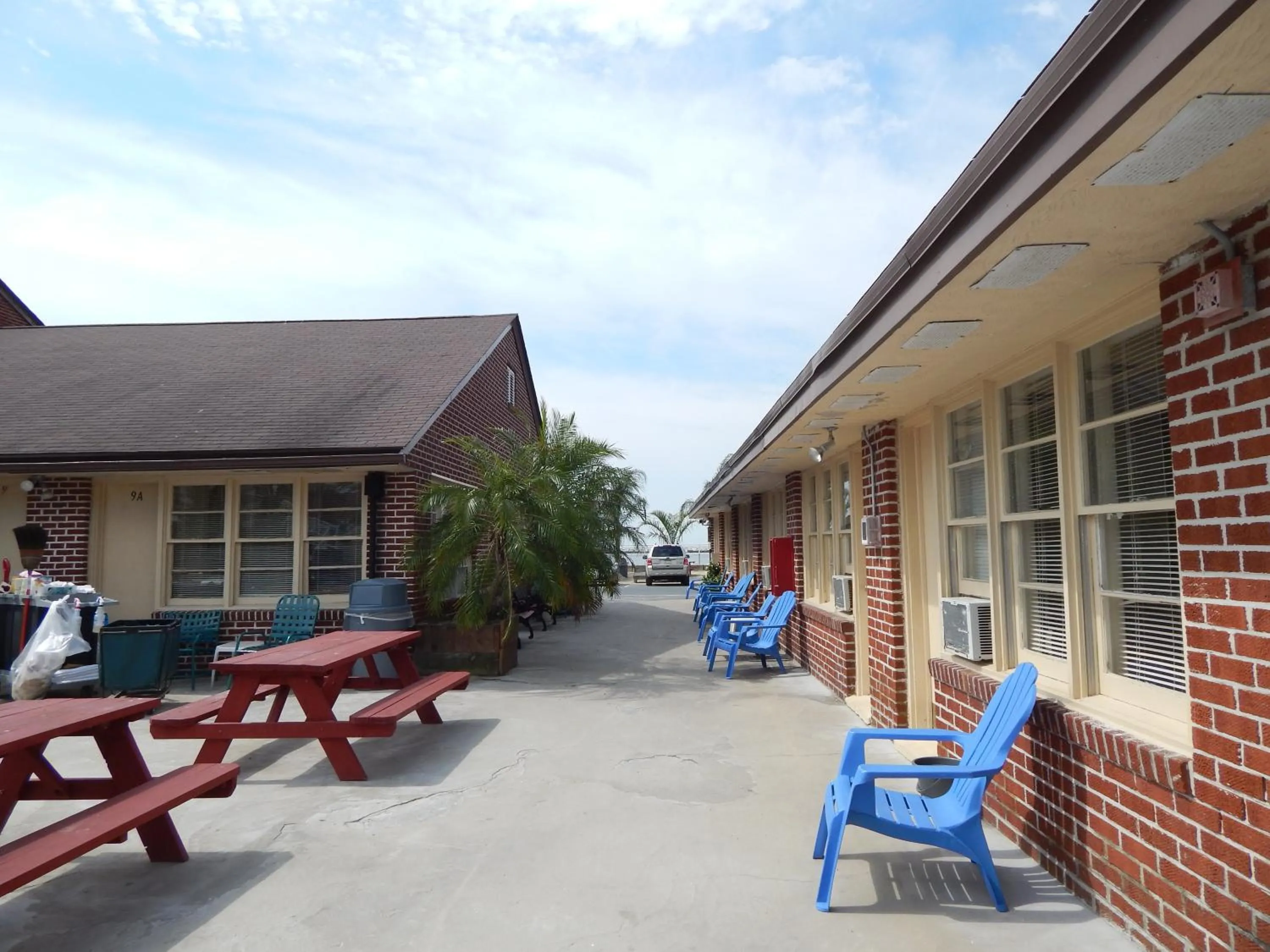 Facade/entrance in Oceanic Motel