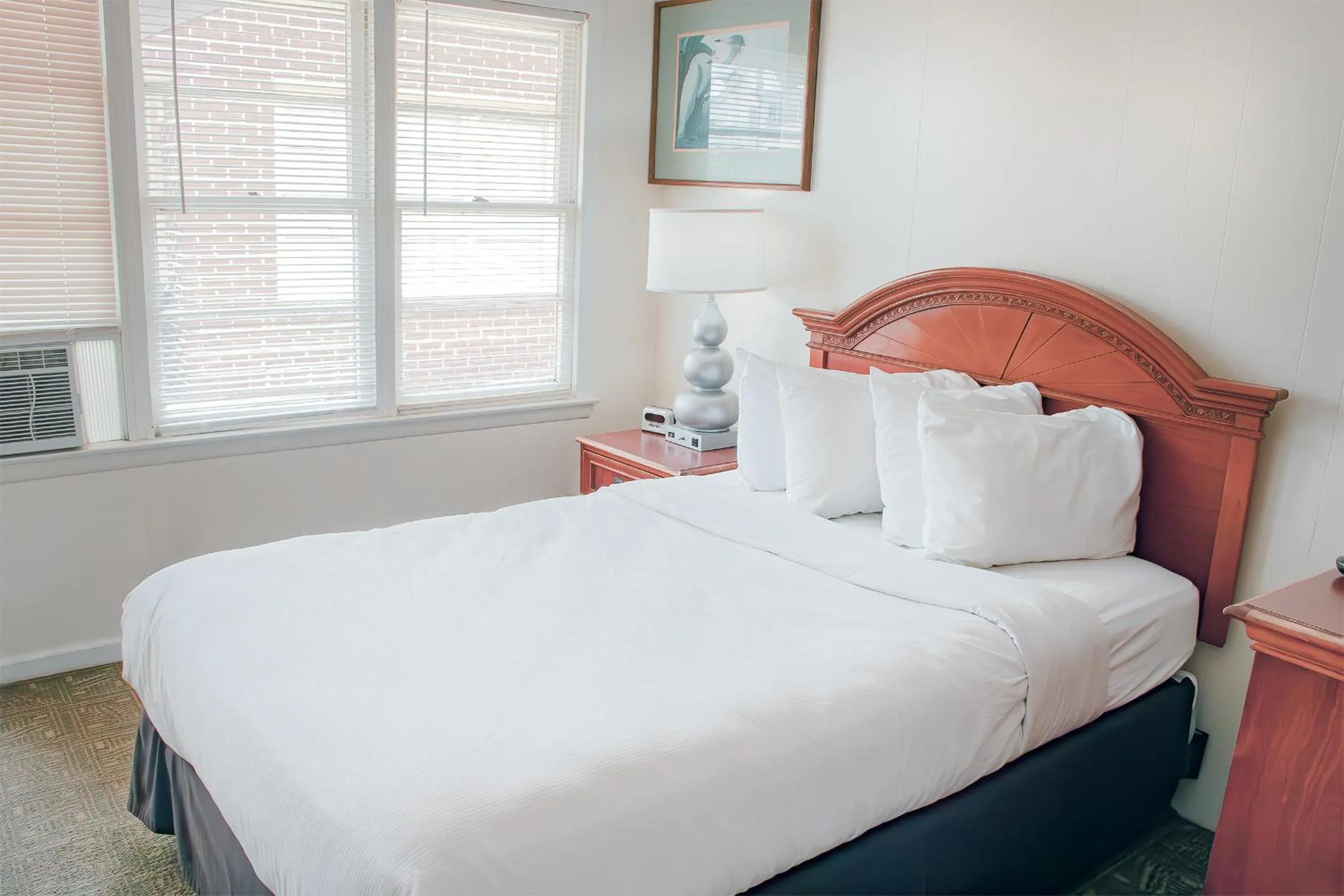 Property building, Bed in Oceanic Motel