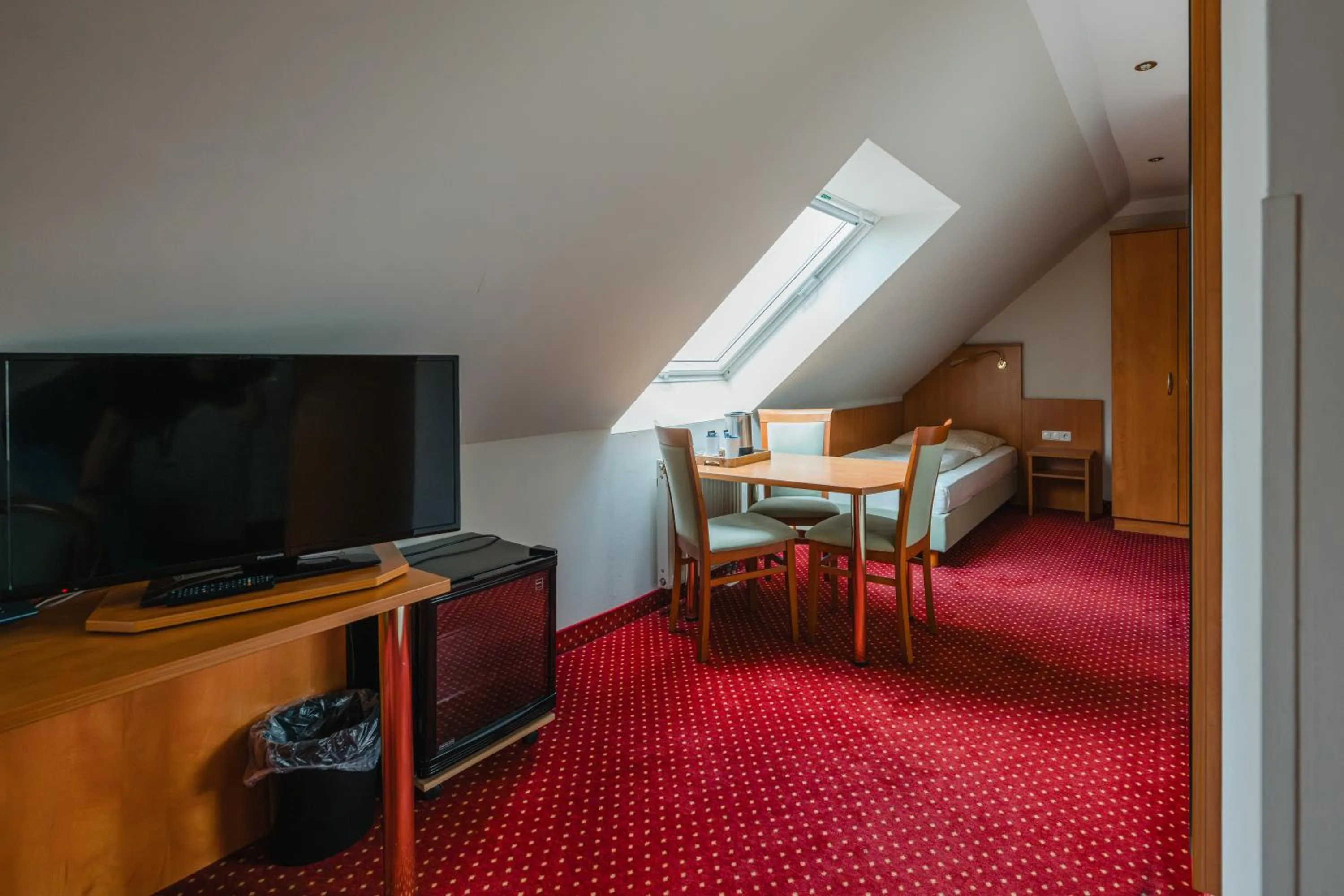 Photo of the whole room in Hotel Mirage